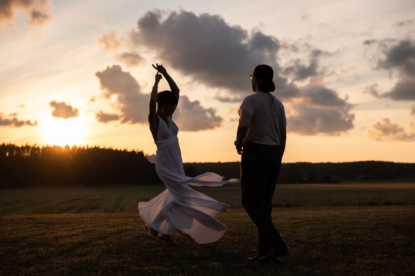 Hyv&auml;&auml; lesbon&auml;kyvyyden viikkoa! ❤️🧡🤍🩷💜

T&auml;n&auml;&auml;n kauden ekassa h&auml;&auml;palaverissa jaoin iloani siit&auml;, miten (ainkin yhdysvalloissa) on alettu tunnistaa ja tunnustaa sit&auml;, miten queer-h&auml;&auml;t ovat 