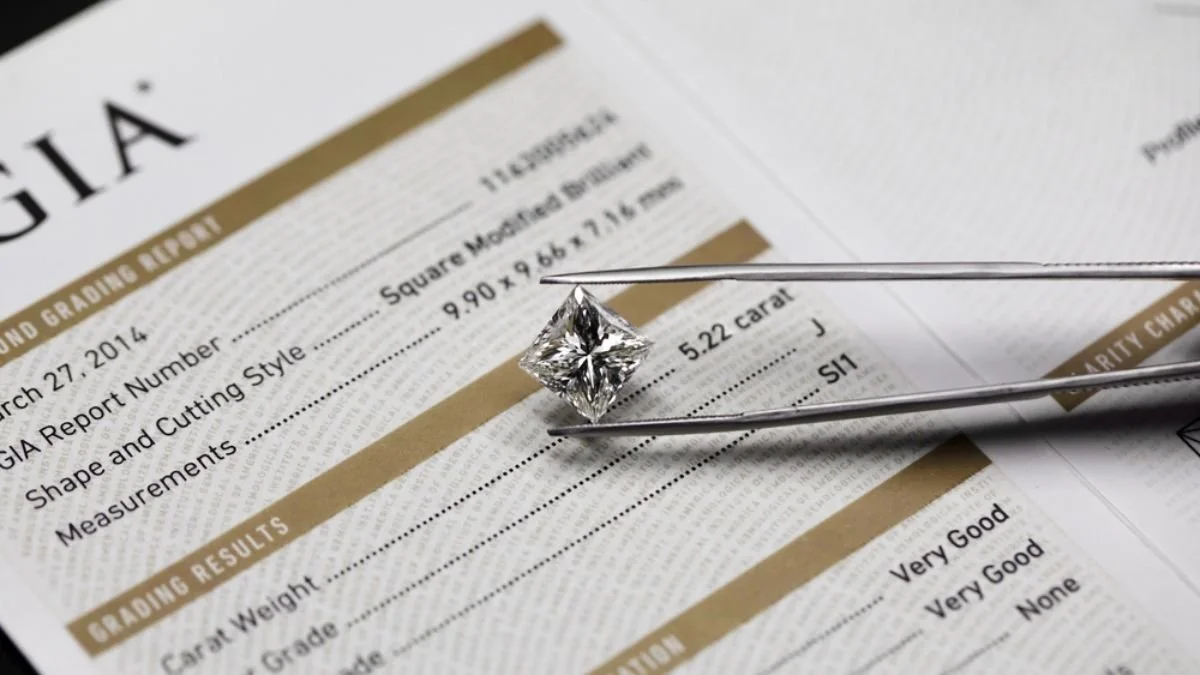 GIA diamond certificate displayed with a loose diamond illustrating gemstone certification, transparency and quality verification in high jewellery.
