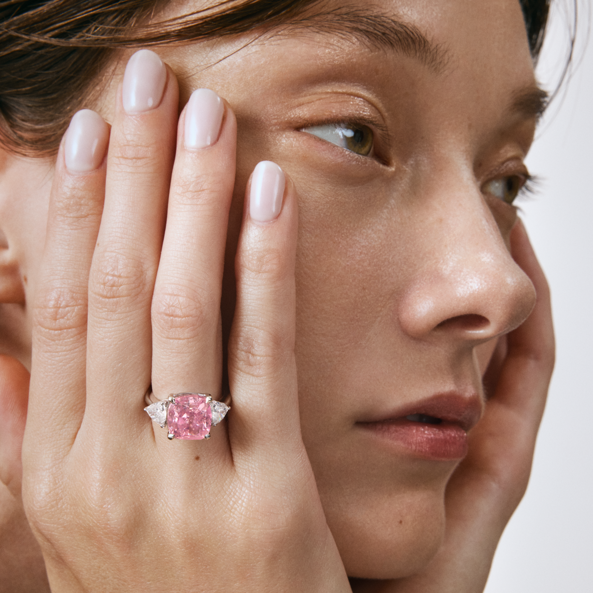 The Geneva Pink: Phillips Unveils a 6.95-Carat Fancy Vivid Purplish Pink Diamond