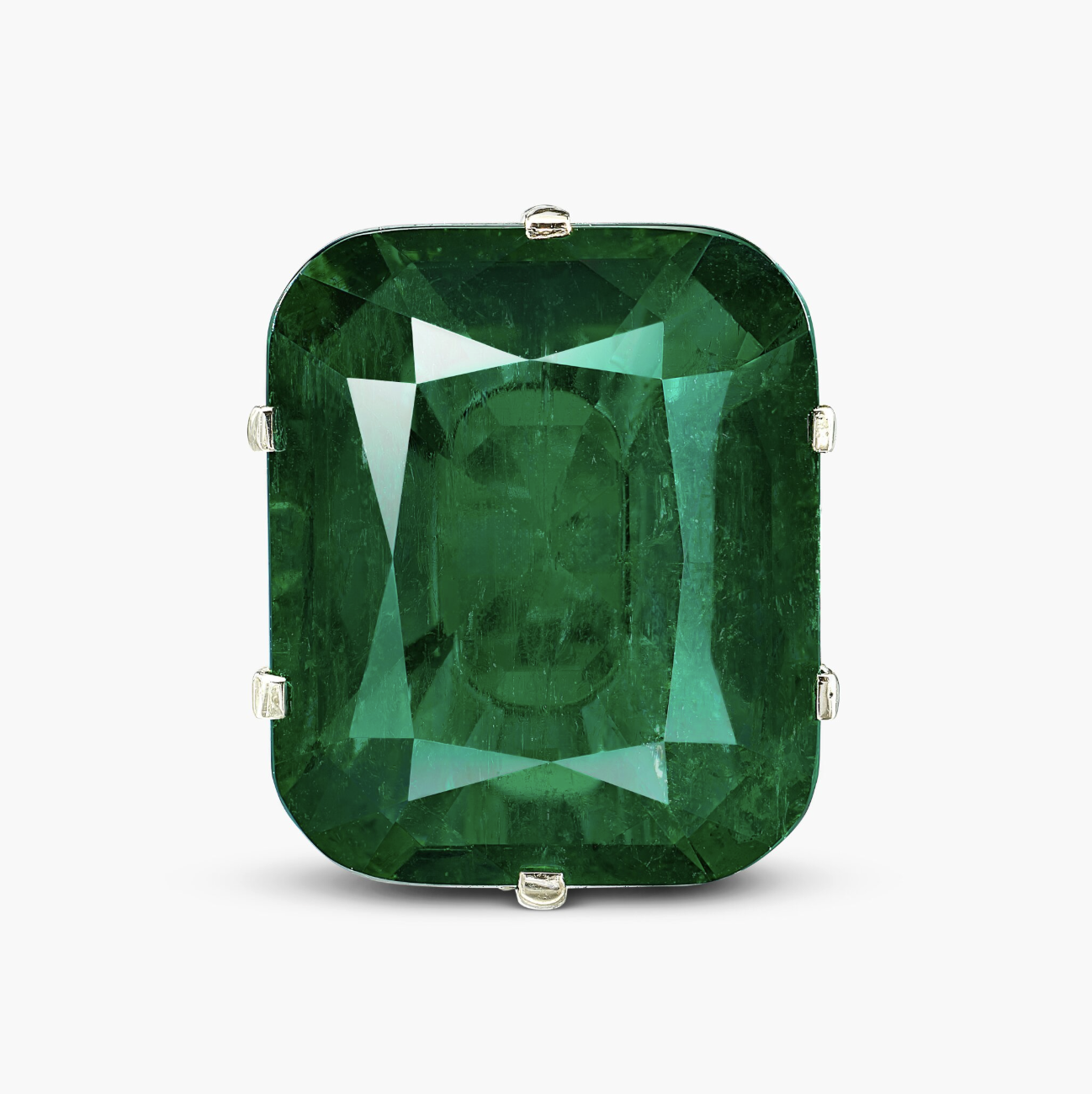 Important emerald and diamond ring with a large central emerald stone, showcased in Sotheby’s High Jewellery collection, highlighting fine craftsmanship and gemstone clarity