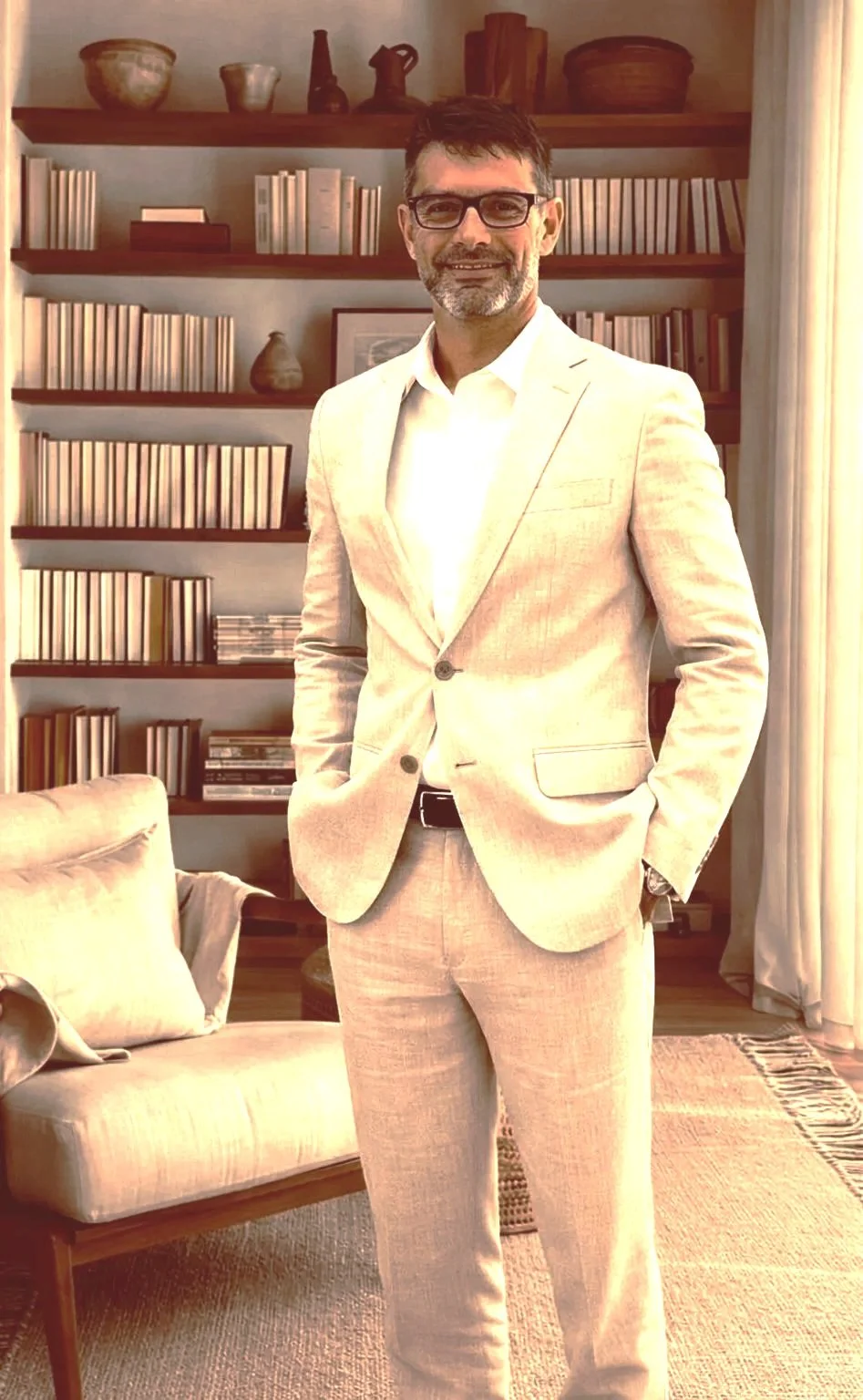 Portrætfoto af Marcelo Larrosa, psykoterapeut og grundlægger af Ishiki. Som Cand.mag. og terapeut forener han eksistensiel-humanistisk terapi med korttidsterapi og Zen-visdom for at støtte din personlige udvikling og udbedre dit fundament