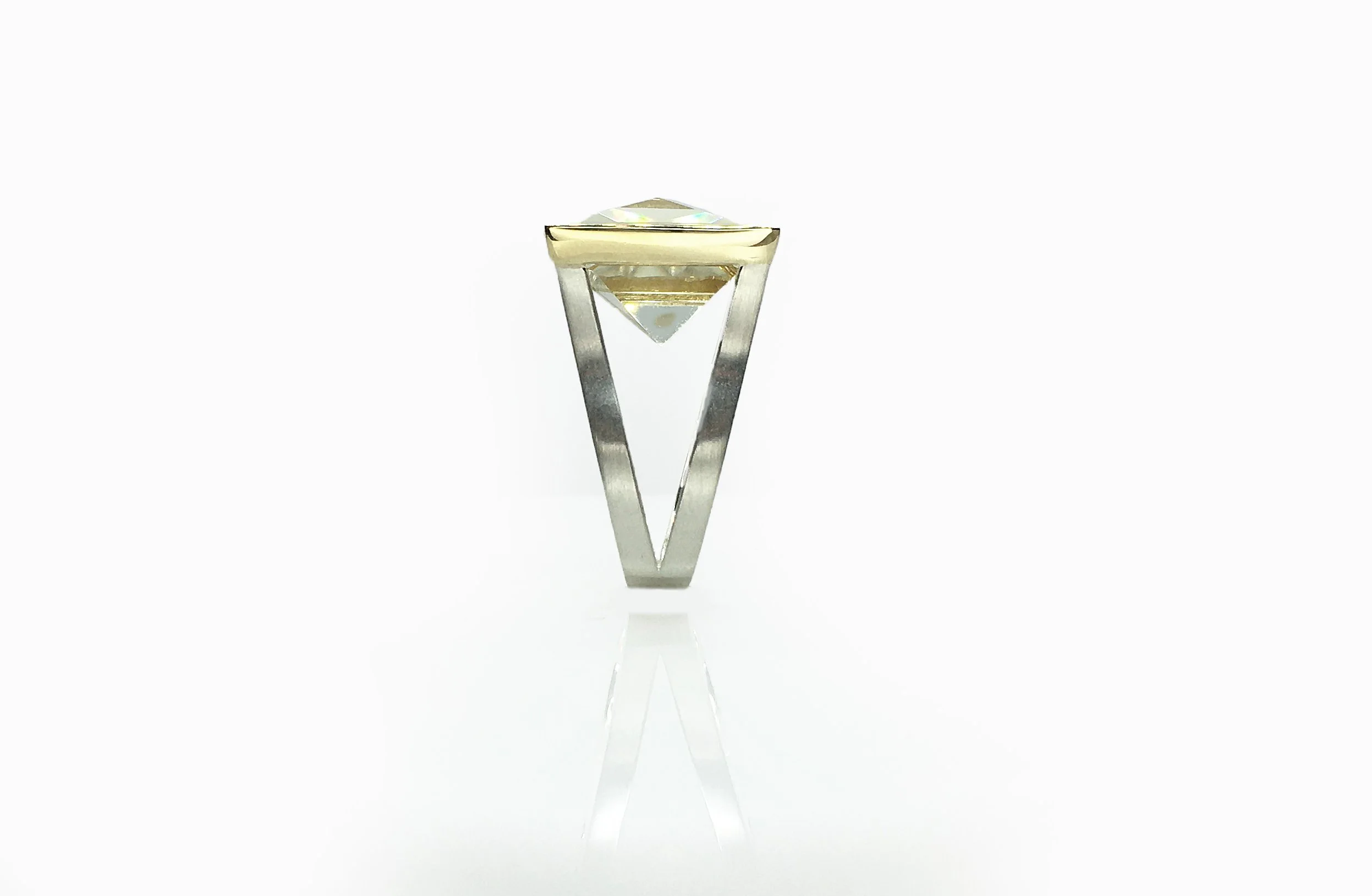 citrine-context-cut-vitrine-ring-side1.jpg