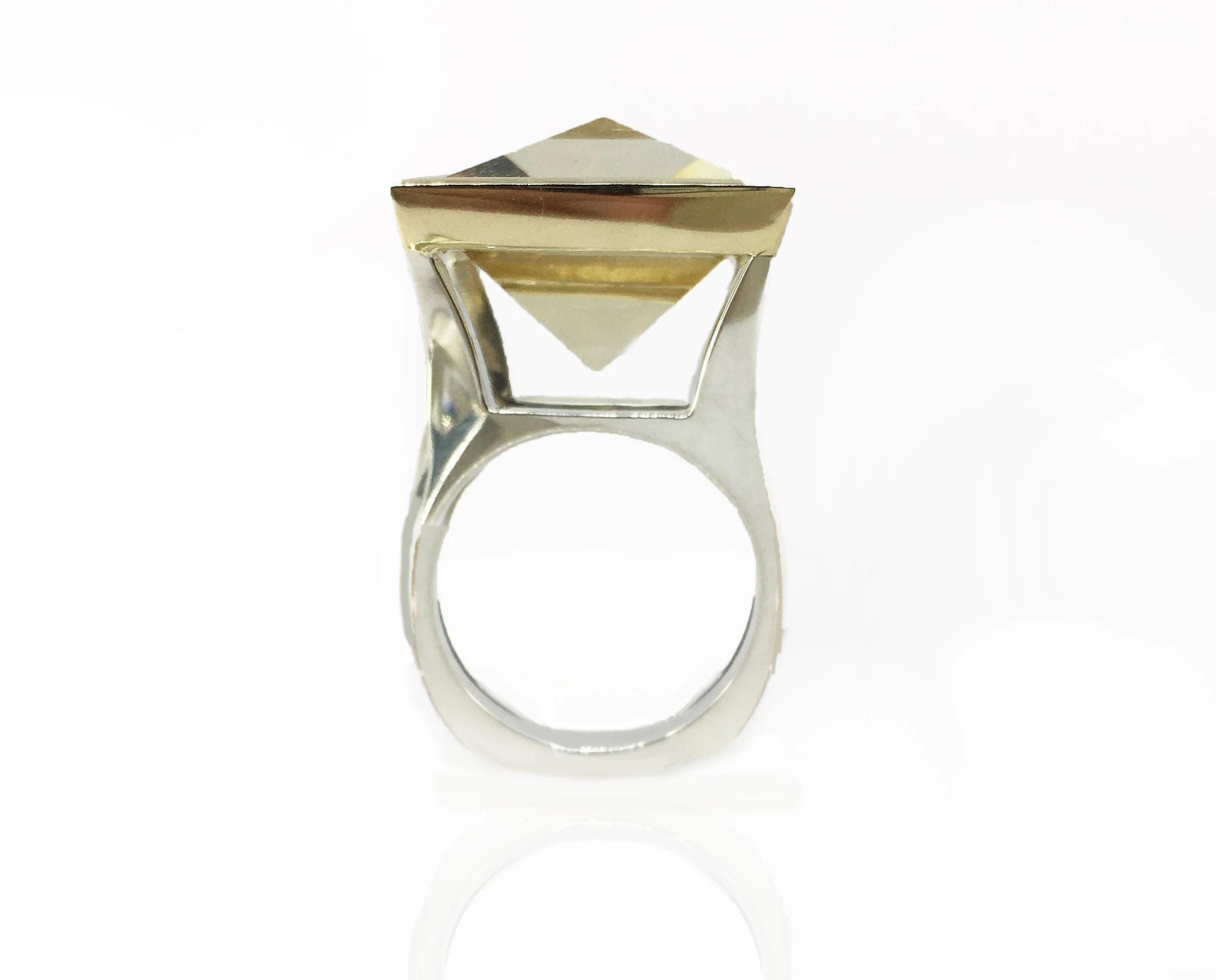 citrine-context-cut-vitrine-ring-profile.jpg