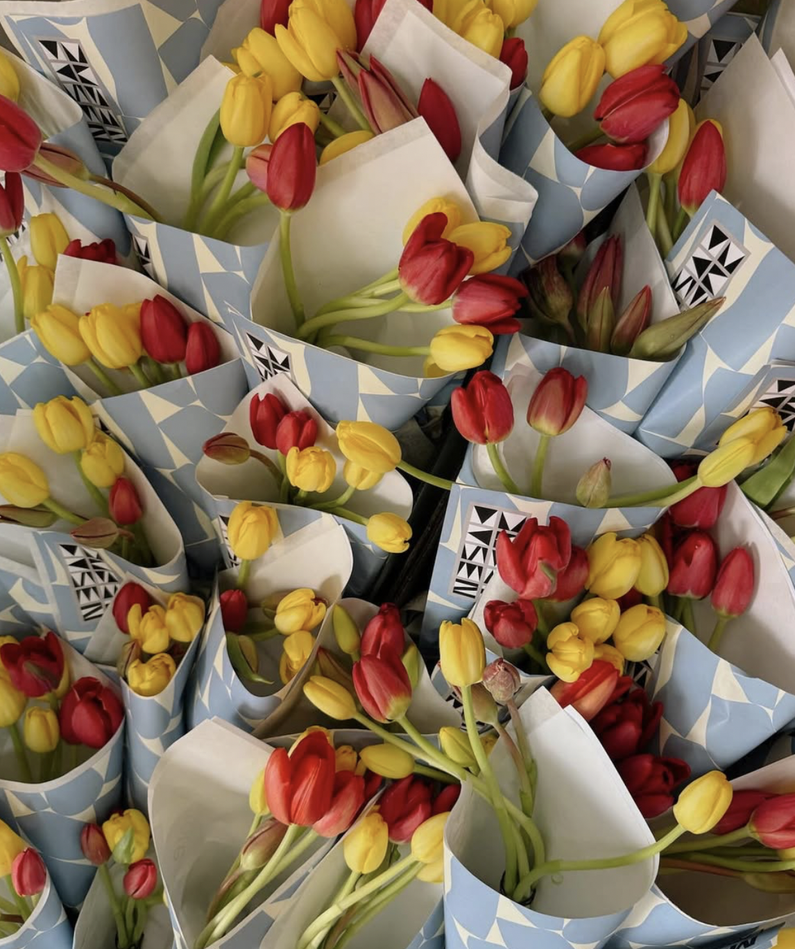 Animation florale en directe d'une boutique de prêt-à-porter pour un lancement produit. 