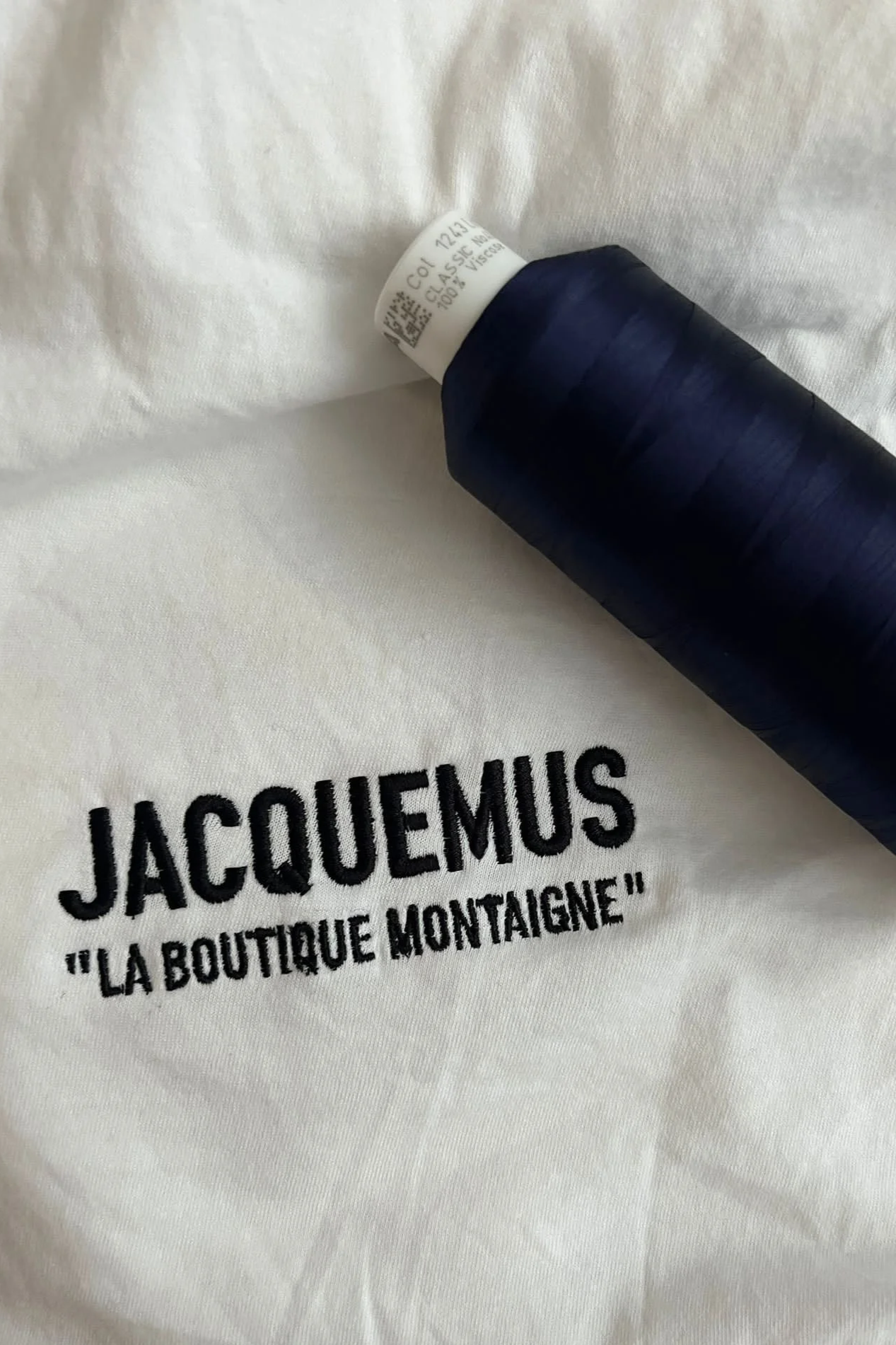 Broderies sur mesure pour ouverture d'une nouvelle boutique Jacquemus.