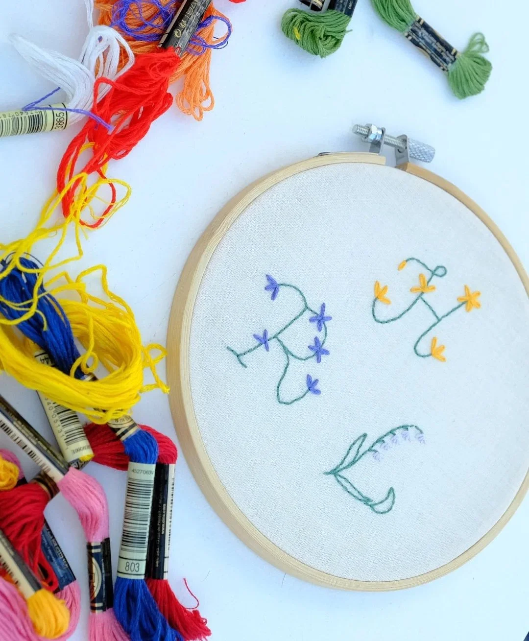 Personnalisation en live d'accessoires brodés pour un évènement presse / influence. 