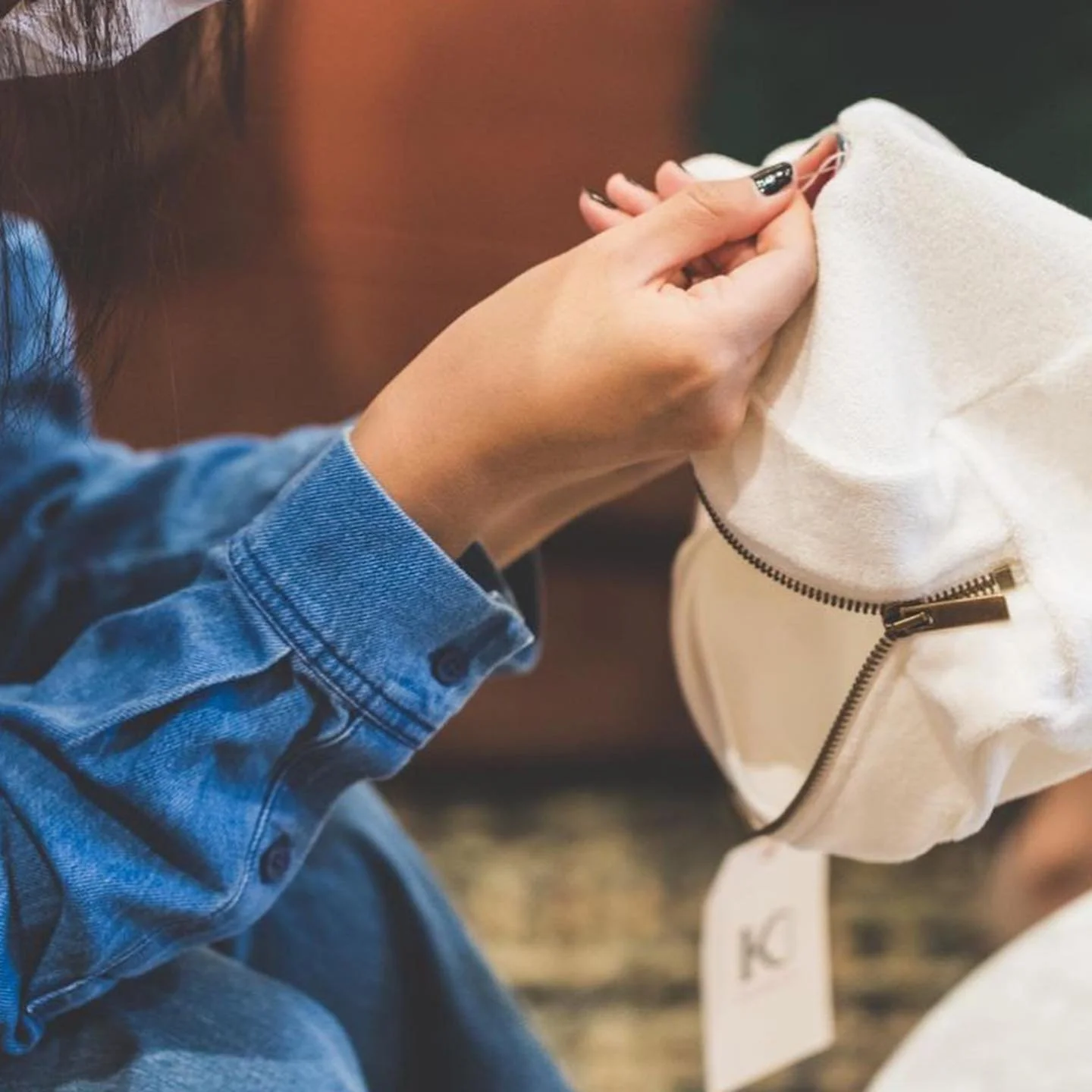 Animation couture en live pour un lancement produit au Galeries Lafayette. 