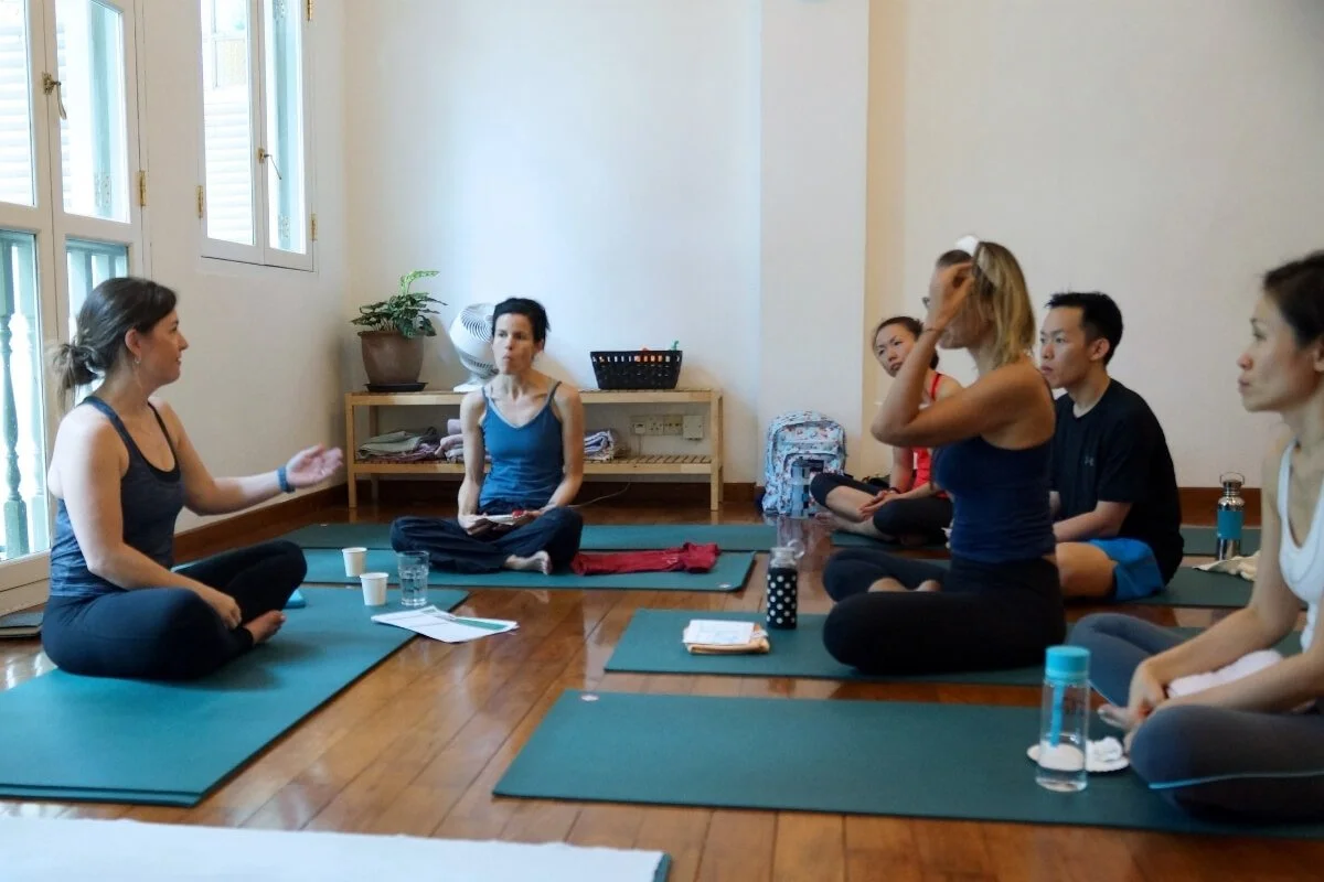 Should Yoga Teachers Ask Students About Injuries?