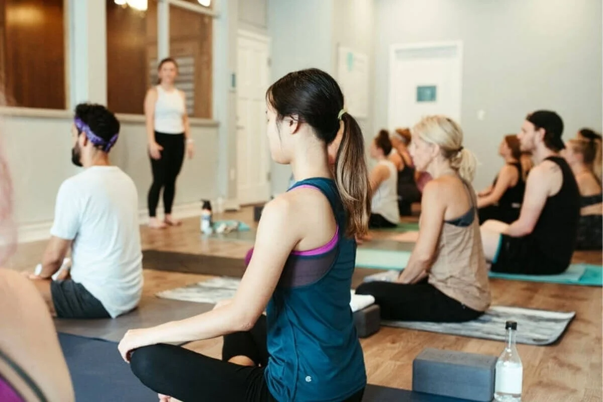 dr trish corley leading meditation in yoga teacher training in portugal