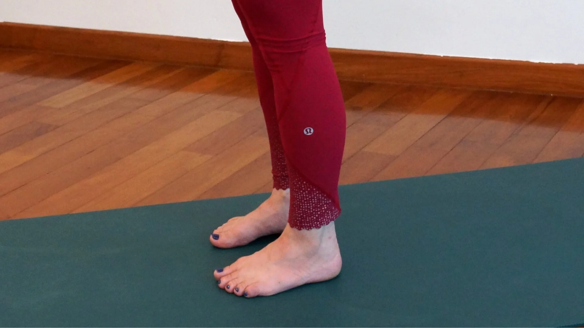 Feet in Tadasana on a yoga mat showing foot alignment for flat feet yoga practice