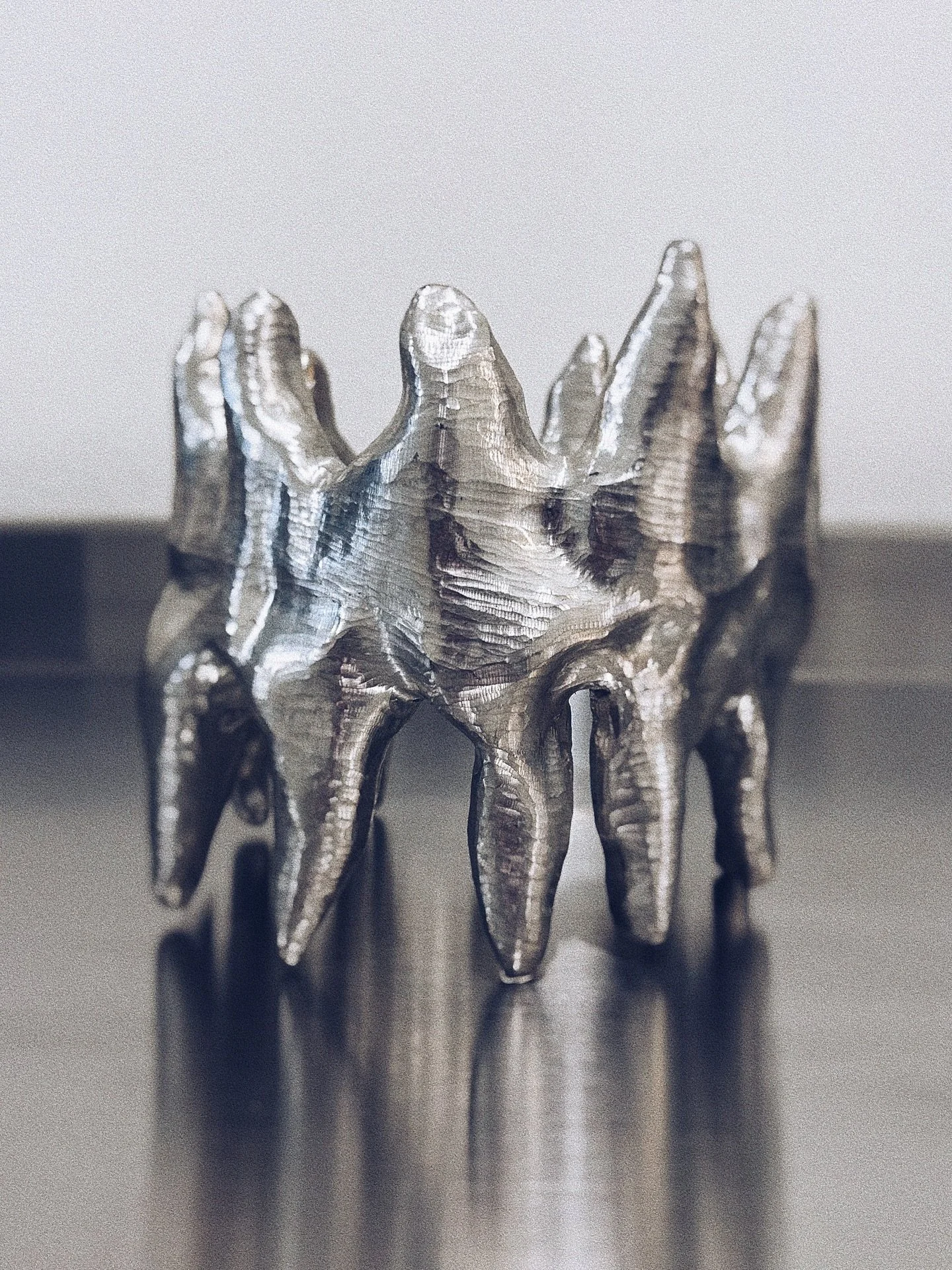 ~ Loop by Anna Maria &Oslash;fstedal Eng ~ 
Formed from the vibrations of the Guns N&rsquo; Roses song Sweet Child O&rsquo; Mine. 

Loop captures a fragment of sound frozen in pewter. 
The sculpture translates the rhythm and resonance of a song into 