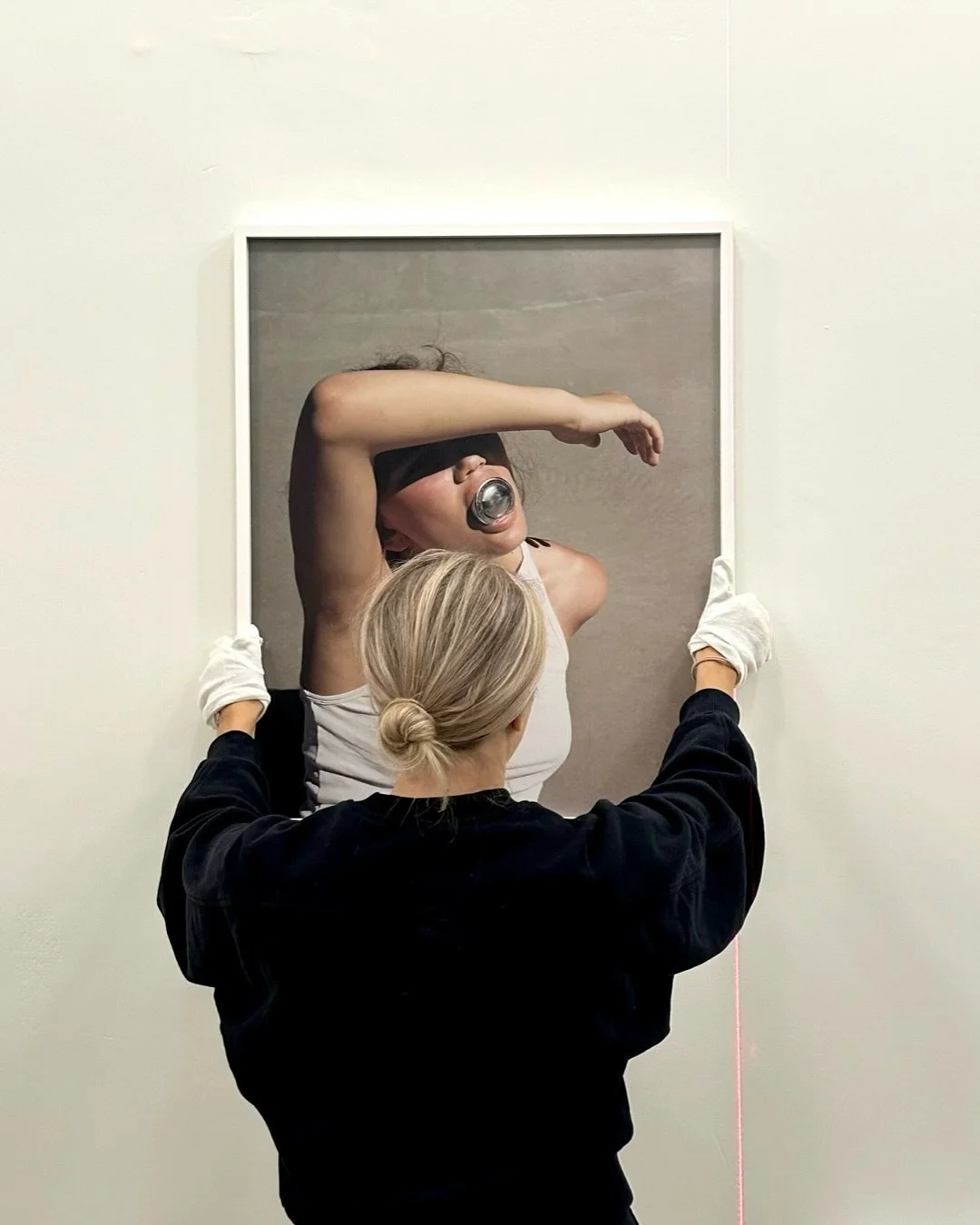 &bull;&bull; CURATOR LIVE BERG &bull;&bull; 
&quot; For D142&rsquo;s first exhibition, I wanted to create the feeling of a housewarming&mdash;an introduction to the space, shaped as a narrative journey through it.

 Rather than organizing the works b