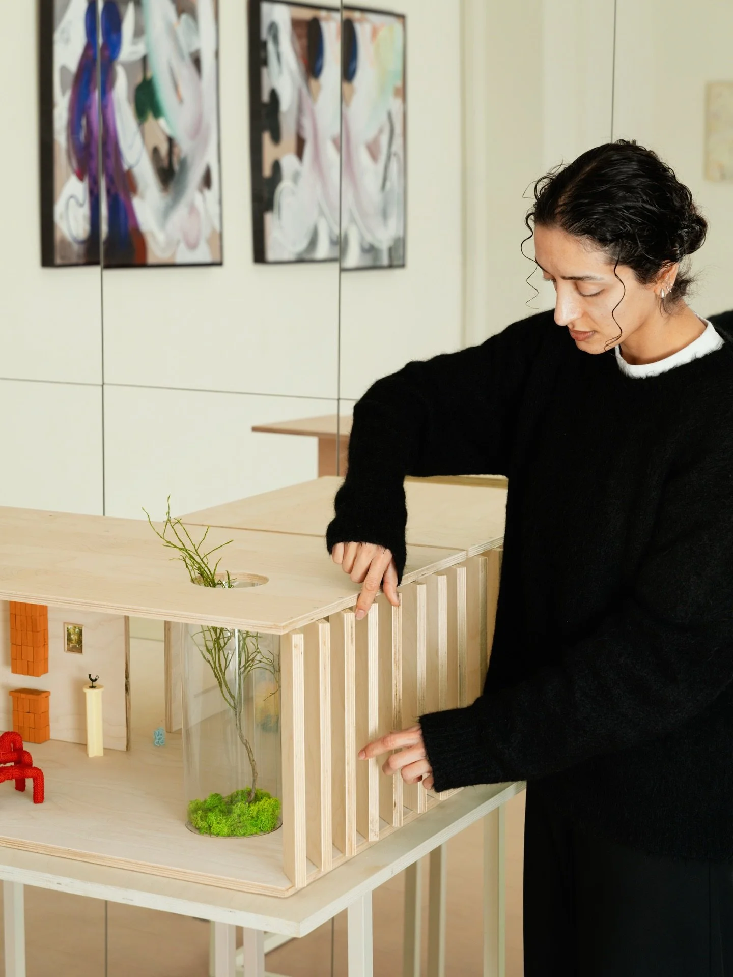 The dollhouse Villa Oslo is designed by architect Maisam Mahdi _ @maisamnm , who brought Carsten L&oslash;ddes&oslash;l _ @fram_huset , into the process to shape the project together. 
Both share a background from Sn&oslash;hetta, where their fascina