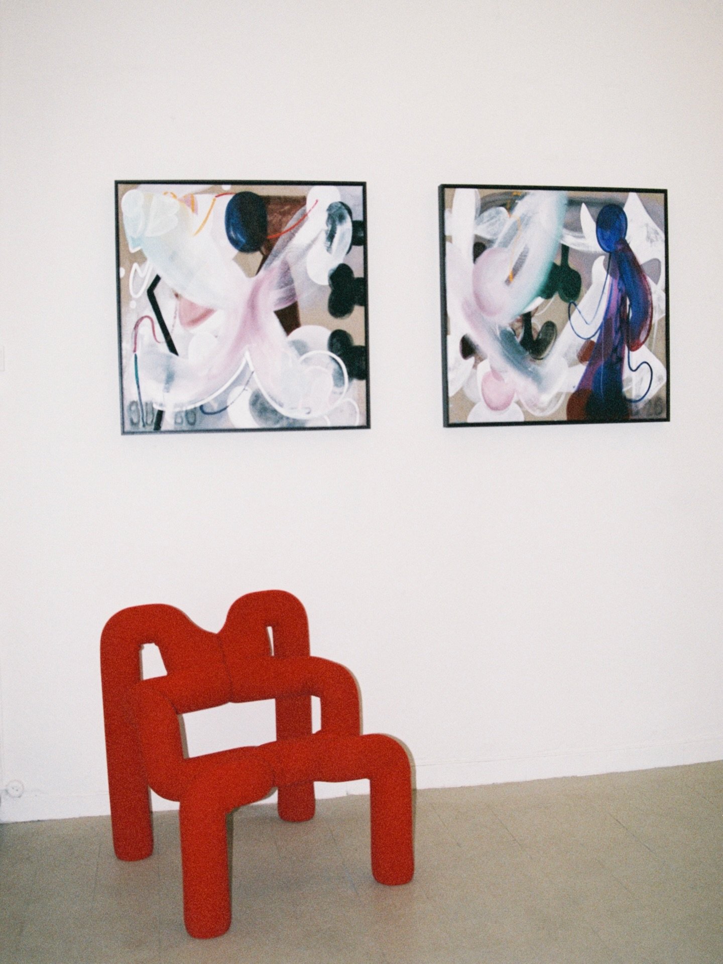 Sindre Braathen _ @sindre.braathen works with an intuitive approach to painting, where gestures, layering, and spontaneous decisions shape the final expression. 

His abstract works balance control and play, with colors and forms that seem to find th