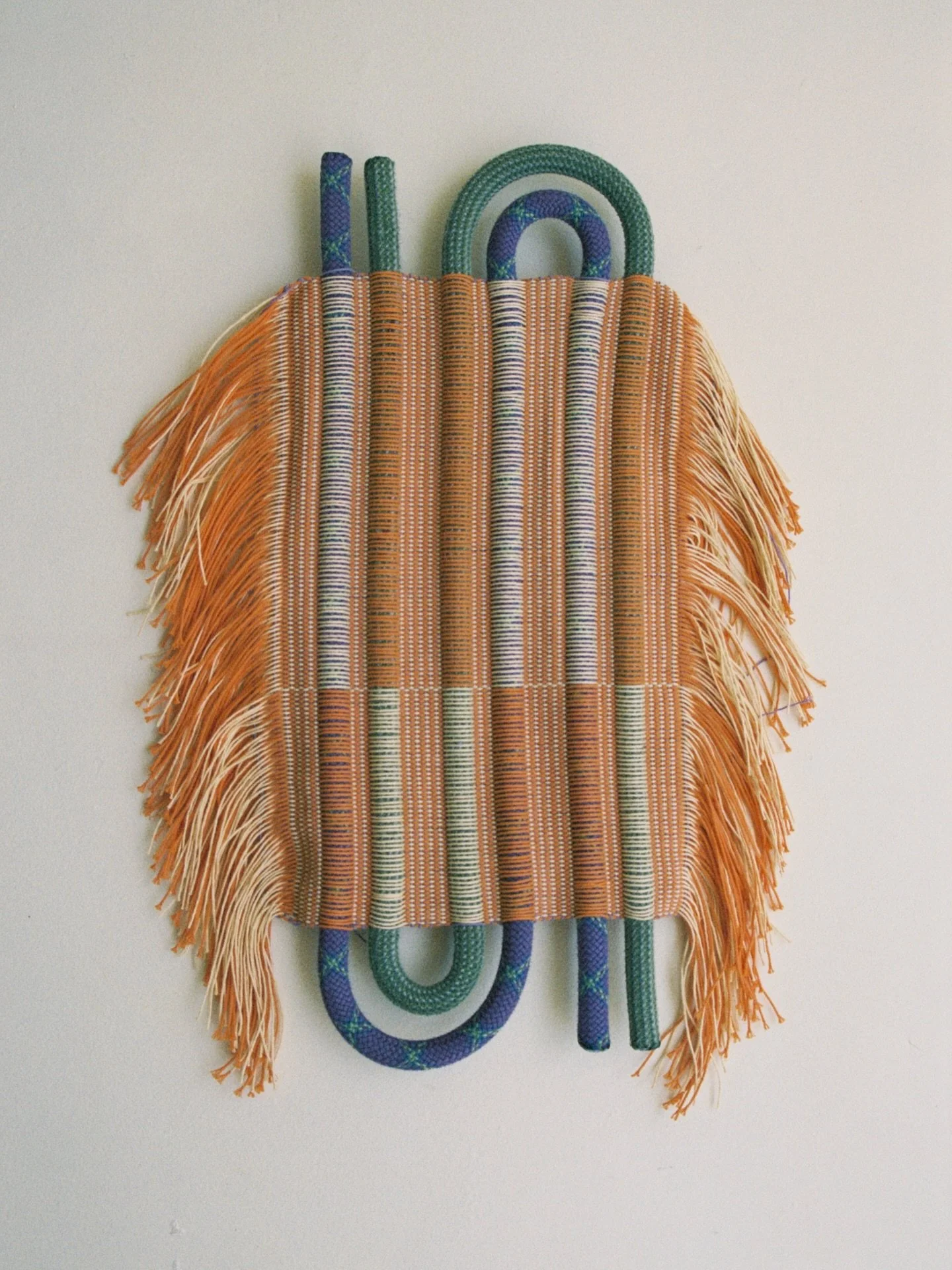 @estellebourdet works in the space between structure and softness.

Using climbing rope and traditional weaving techniques, she transforms materials built for strength into something tactile and meditative. 
Through rhythm, repetition, and the reuse 