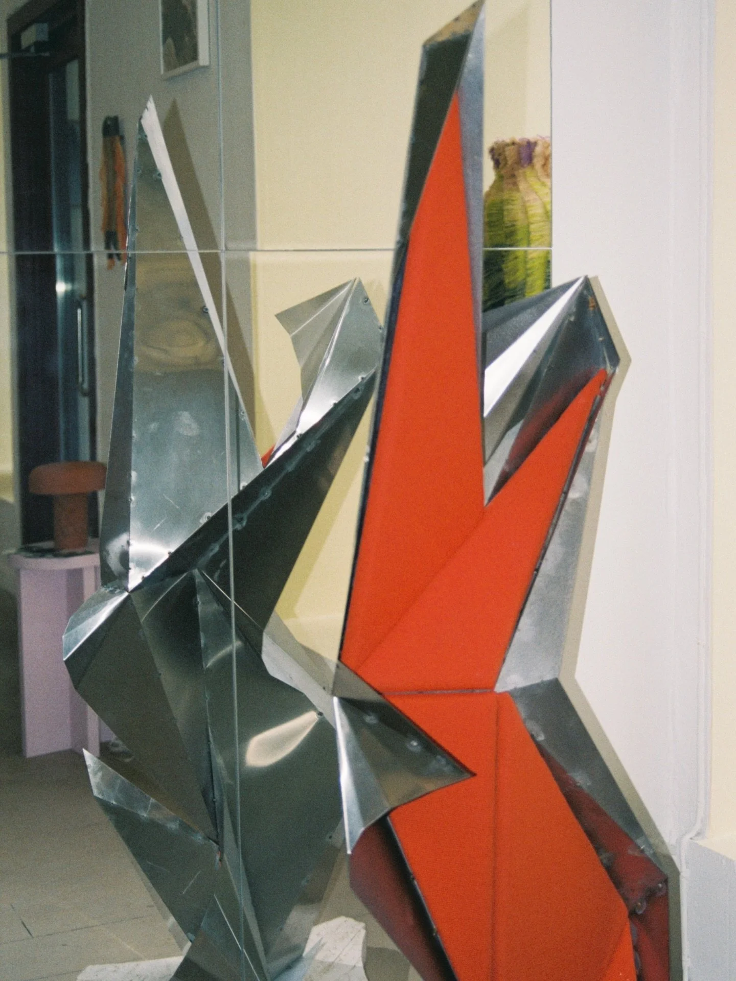 @signe.solberg works closely with the physicality of materials, testing limits, reworking forms, and letting each piece carry traces of its past lives.

Her sculpture Hook brings a physical presence into the room that shifts how you exist within it.
