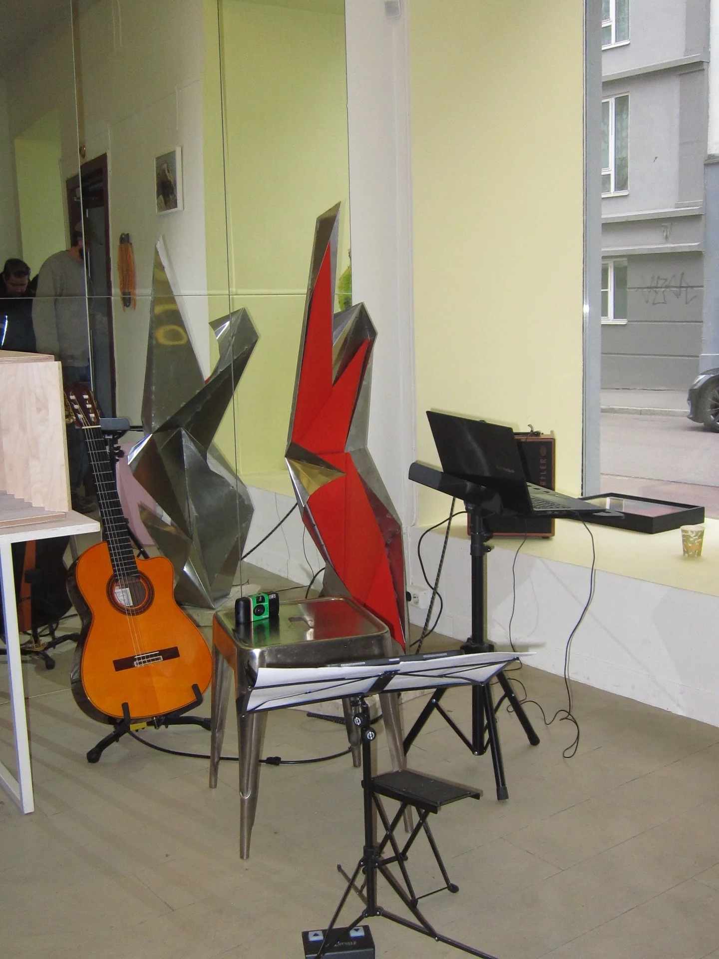 Bak ordene / Behind the Words
A documentary music project about migration and belonging.

Thank you to everyone who joined us on 13.4 and shared this special evening with us.

A heartfelt thank you to the incredible people who generously shared their