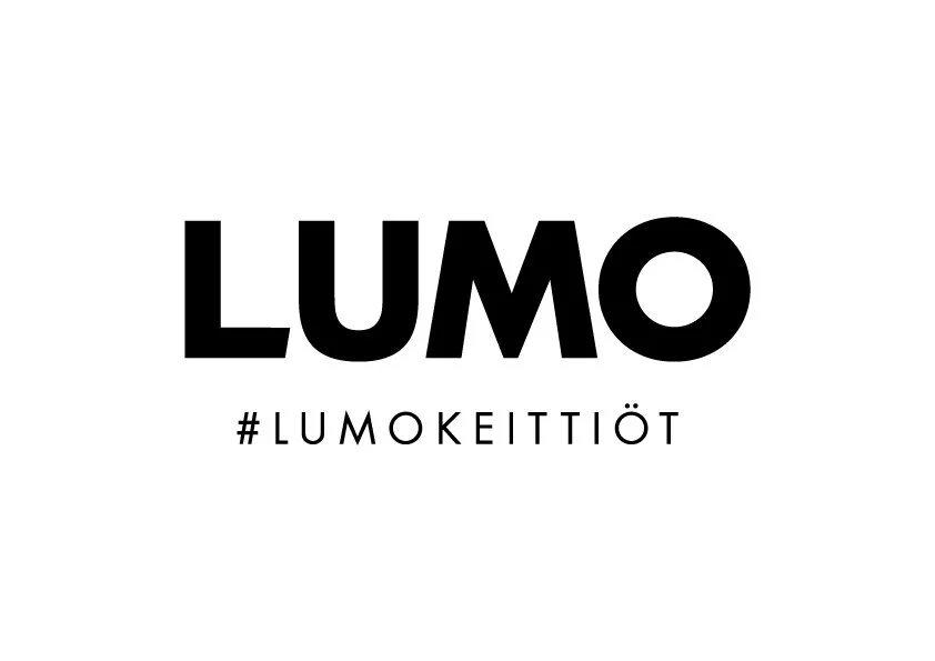 Tekstilehti, jossa luki 'LUMO' ja alla hashtag '#LUMOkeittiöt'.