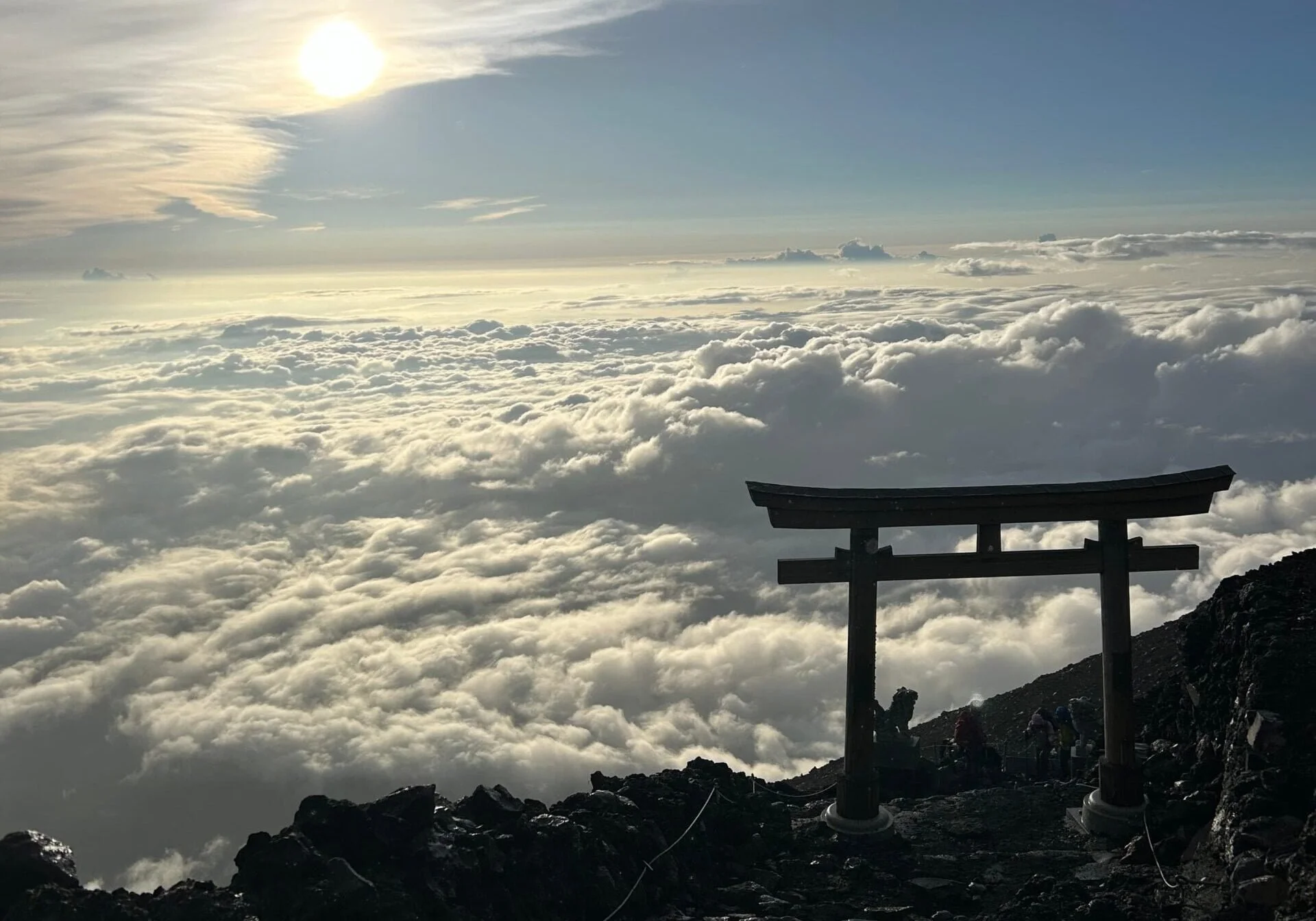 Ascension du Mont Fuji : Itinéraires, conseils et guide complet pour une aventure mémorable