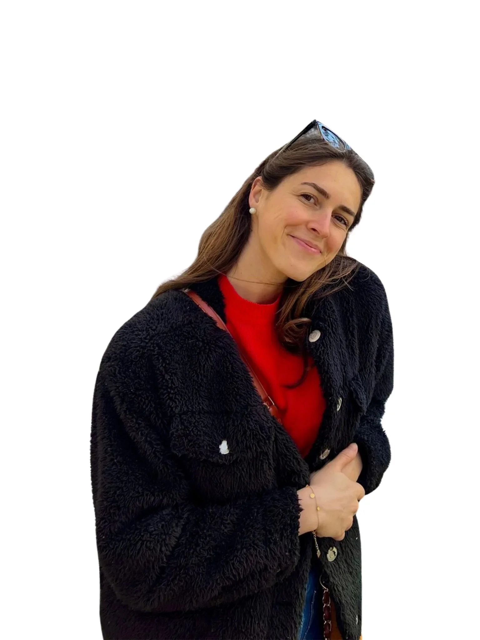 Portrait de Claire, créatrice de contenus voyage Japon, souriante en tenue d’hiver.