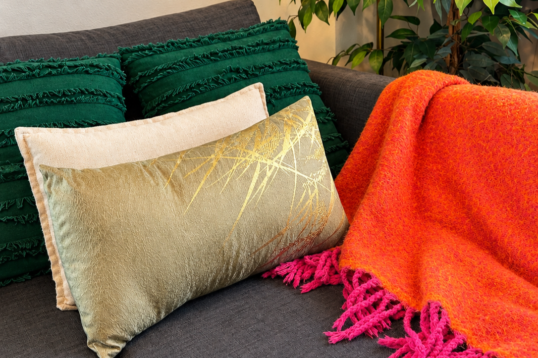 Coin douillet aux coussins colorés.png