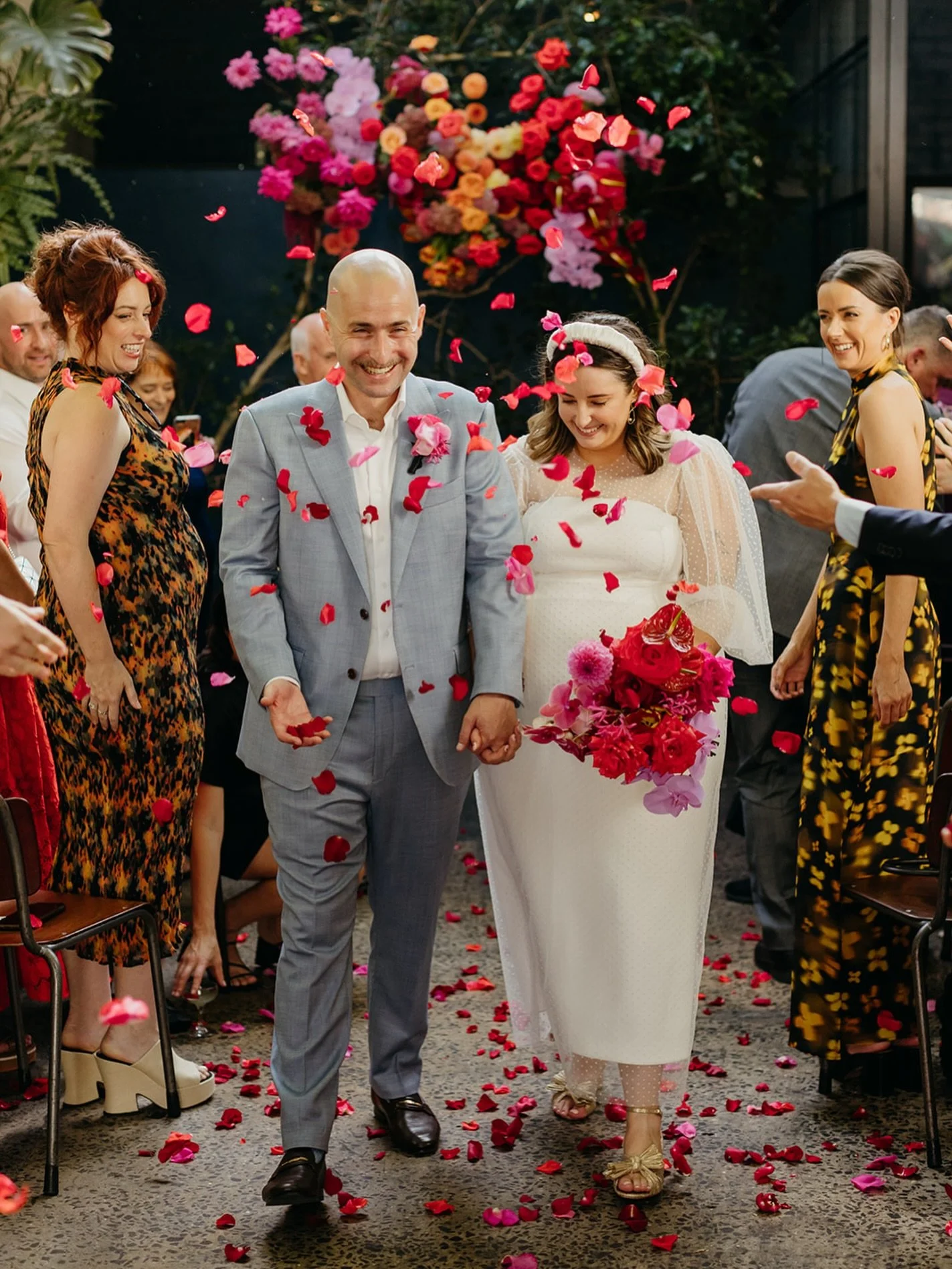 🌻🪩🎉 On the hottest weekend of 2024, I married these super cool cats. 

Nikki and Nick were laid back, gorgeous and charming on their wedding day. Nikki&rsquo;s look instantly went to my top 5 list and with the addition of Nicks moustache and blue 