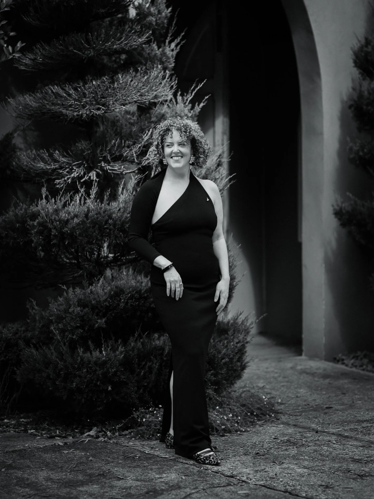 Side eye and smize&hellip; thank you @melpanteliphoto for snapping this pic of me moments before I married S and T ❤️&zwj;🔥

photo / @melpanteliphoto 
venue / @theconventdaylesford 
wearing / @solacelondon
