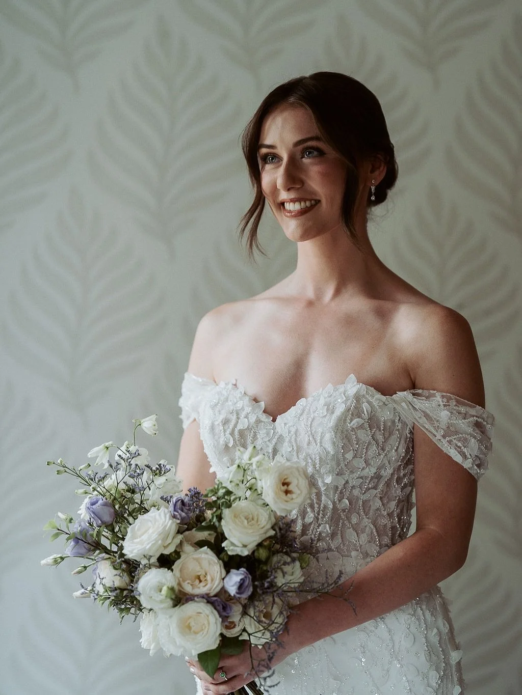 🦢 Sophie&rsquo;s swan like beauty was on full display on her and Thomas&rsquo; wedding day. 

Beautifully capture by the one and only @melpanteliphoto at the beautiful @theconventdaylesford, their beautiful friends surrounded them with so much love 