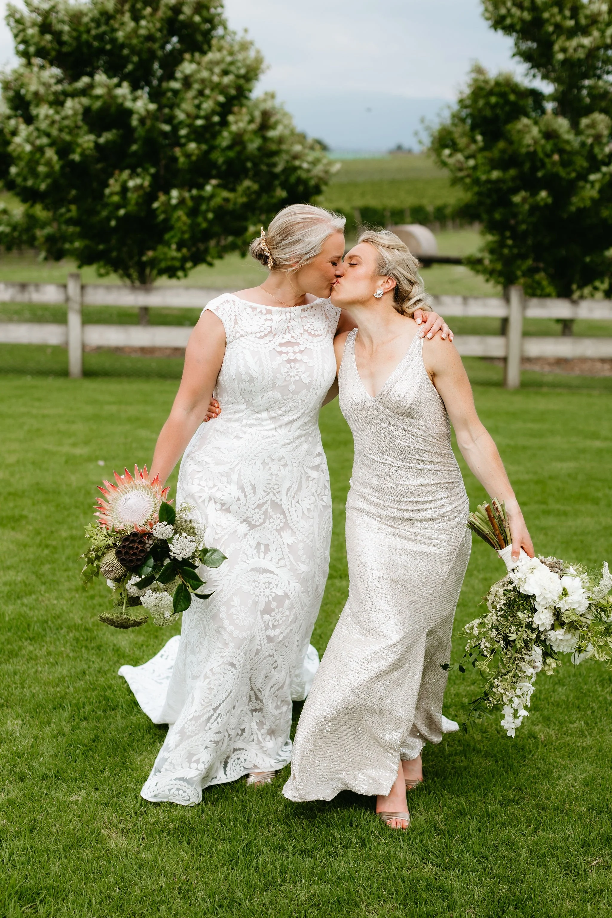 alice-pippa-zonzo-estate-wedding-first-look-kiss.jpg