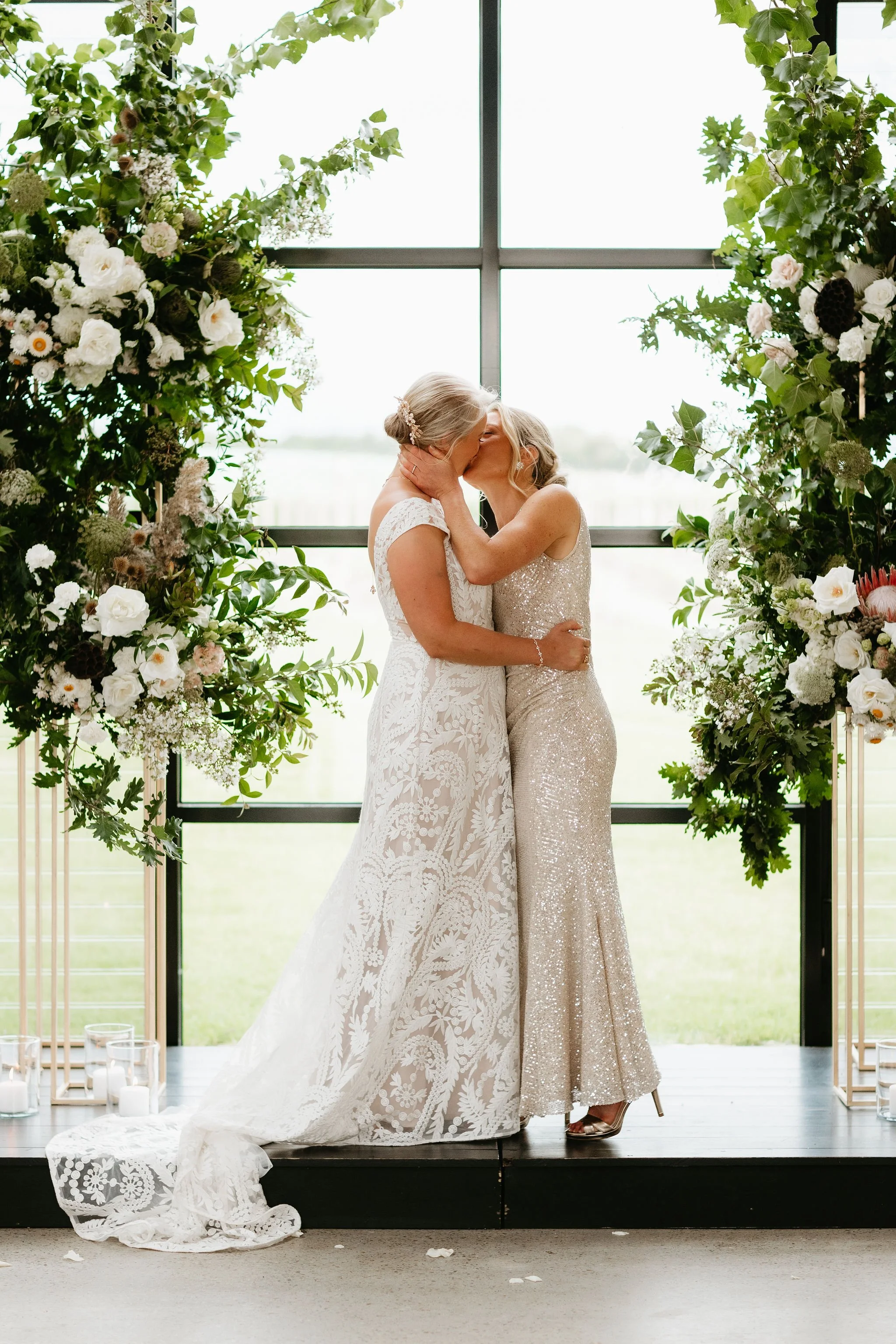 alice-pippa-zonzo-estate-wedding-miranda-stokkel-two-brides-first-kiss.jpg