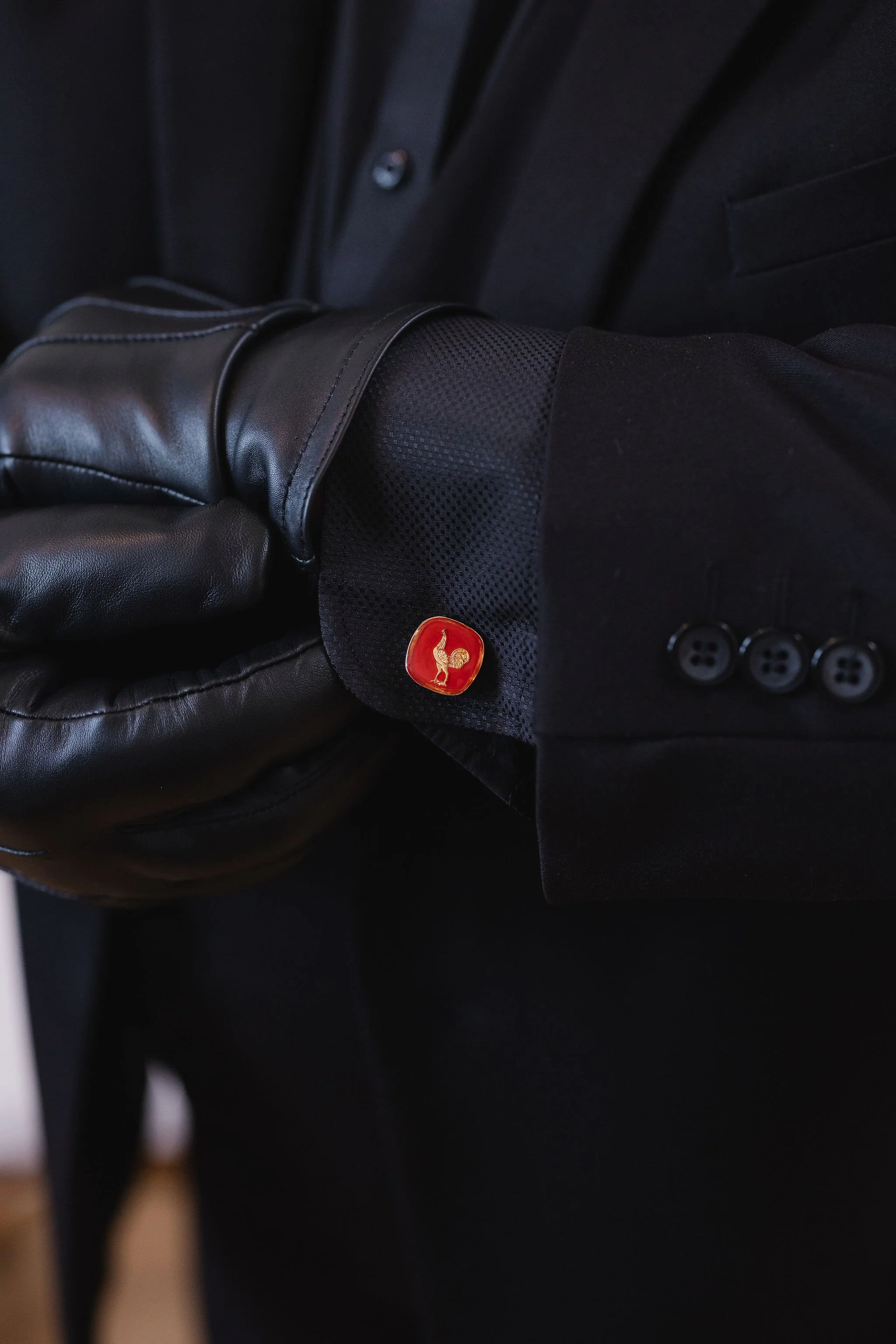 belinda-leroy-ballarat-wedding-guest-arrival-suit-details.jpg