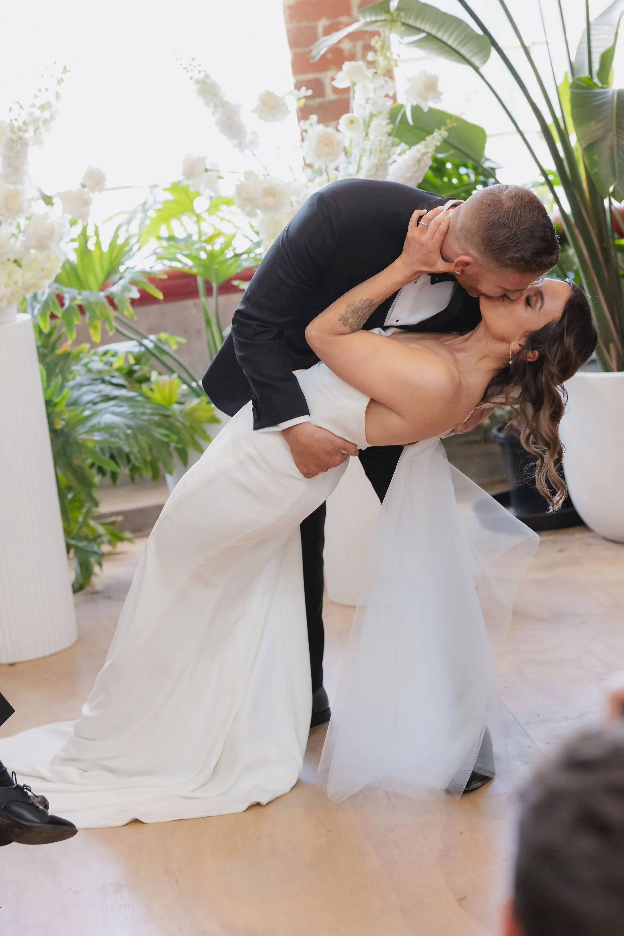 belinda-leroy-ballarat-wedding-ceremony-dip-kiss.jpg