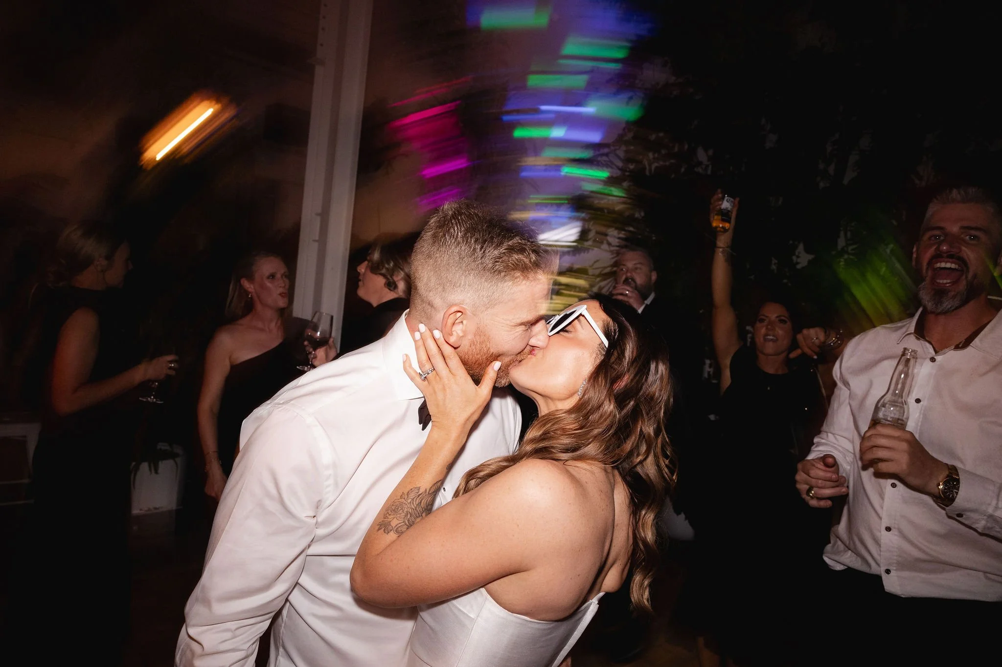 belinda-leroy-ballarat-wedding-reception-dancefloor-kissing.jpg
