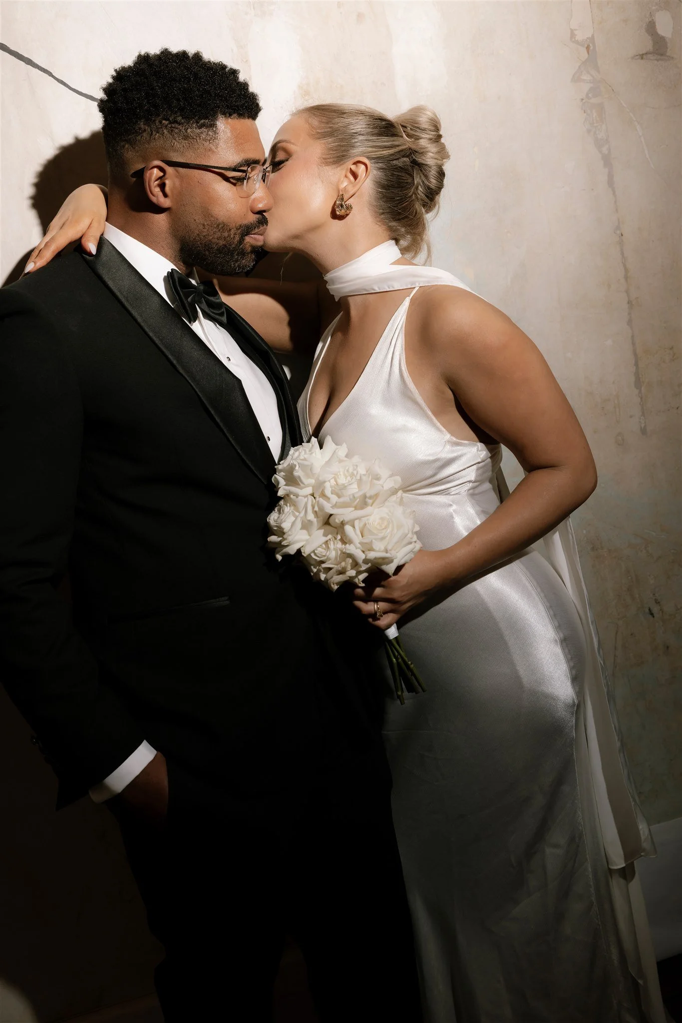 sarah-jean-paul-recoleta-melbourne-wedding-celebrant-katie-harmsworth-twilight-kiss.JPG