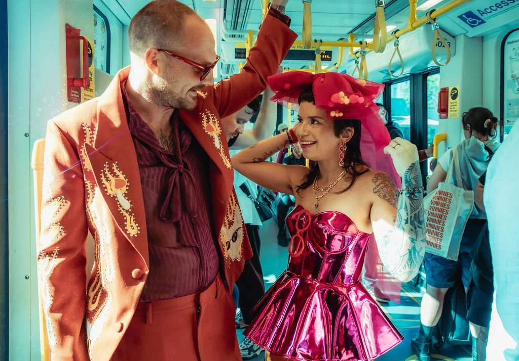 Pam and Jeremy take the tram to their Melbourne wedding!