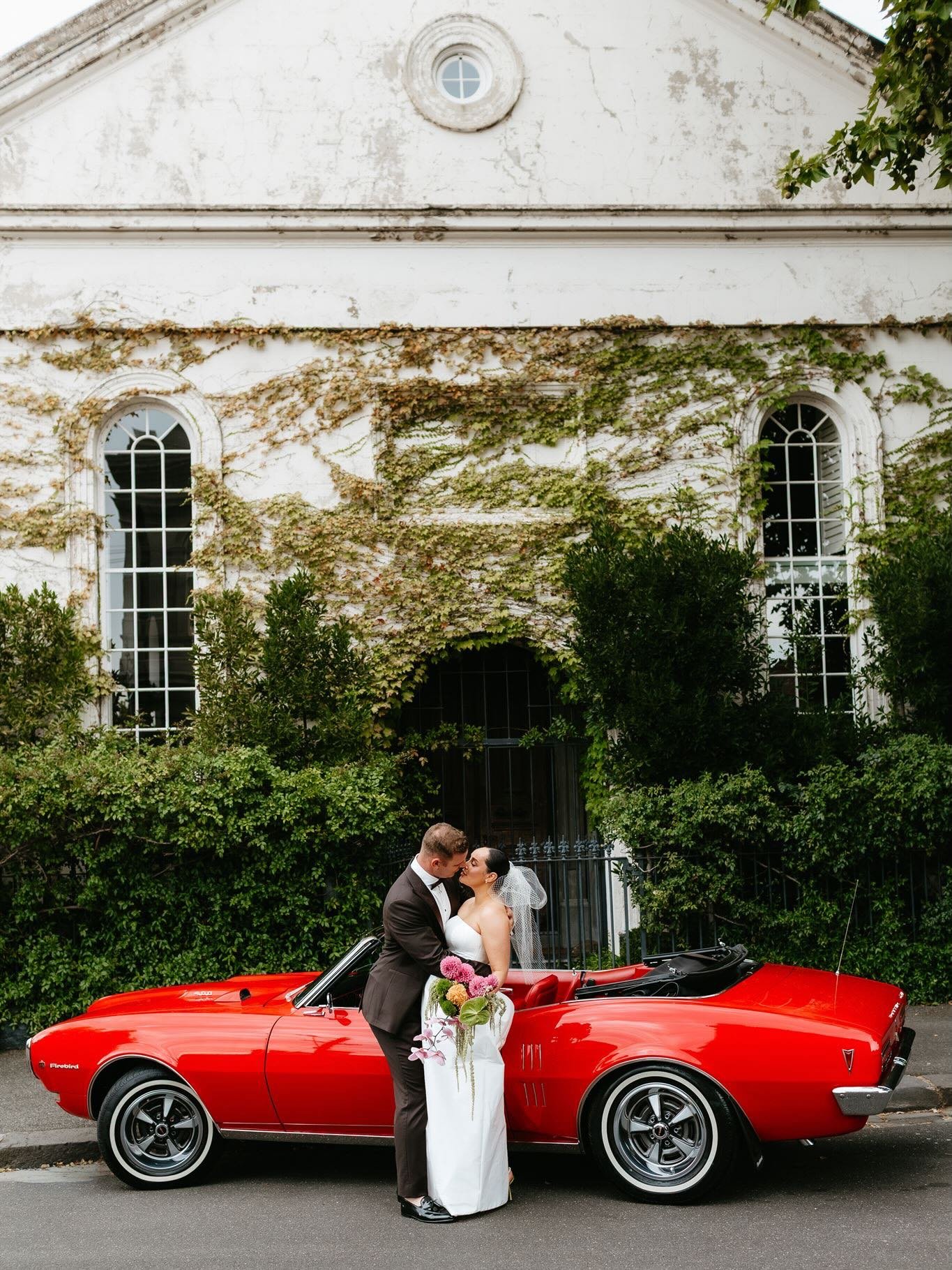 Everything about this day was perfect ✨

Erin and Matt&rsquo;s day had the best weather, the best vibes, and the best people all there celebrating their love. Stay tuned&hellip; this one&rsquo;s going to be on my website asap 💌

couple / @erin_ko + 