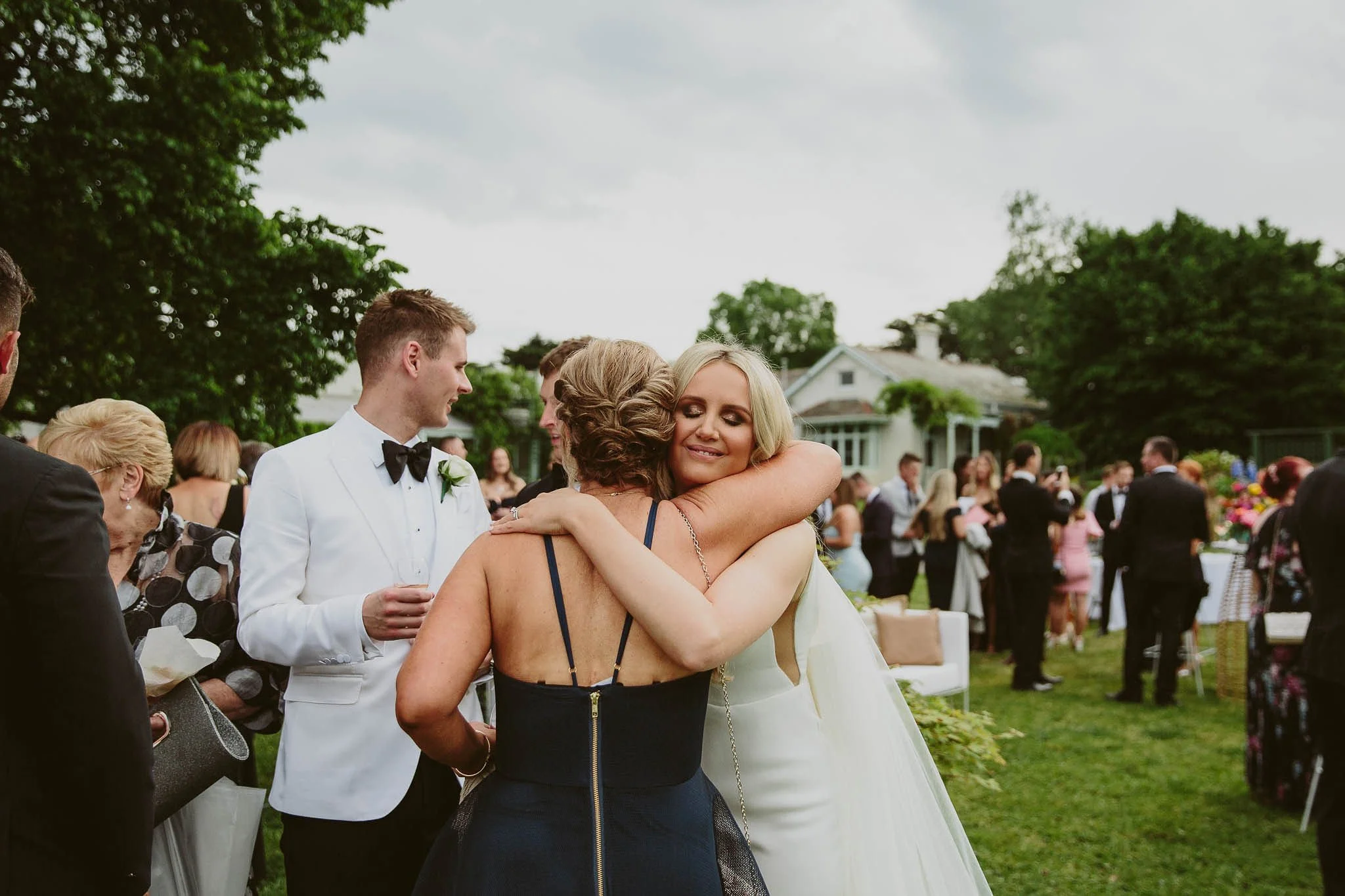 veronica-ryan-coombe-yarra-valley-wedding-jess-nicholls-friend-hug.JPG