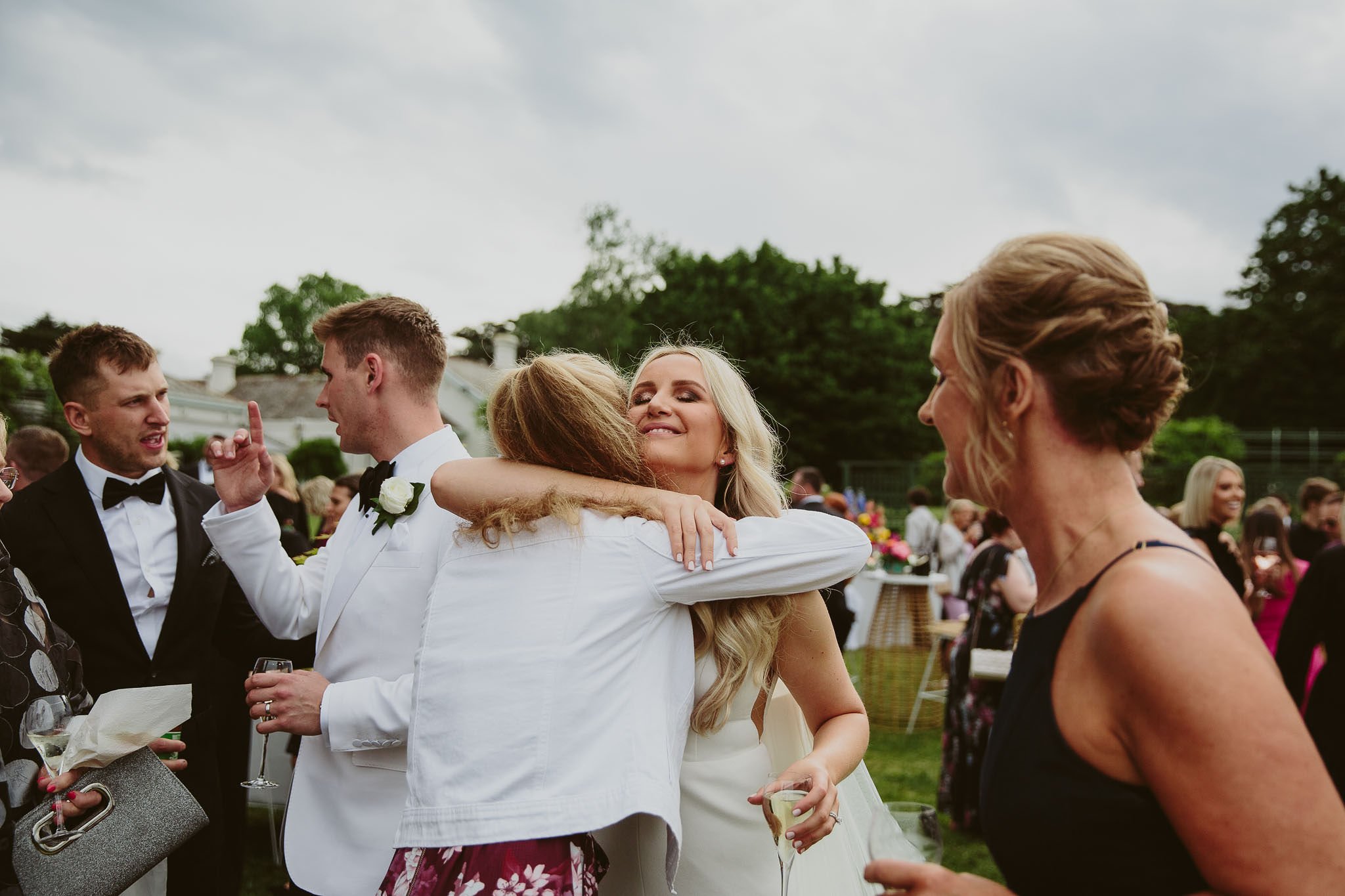 veronica-ryan-coombe-yarra-valley-wedding-friends.JPG