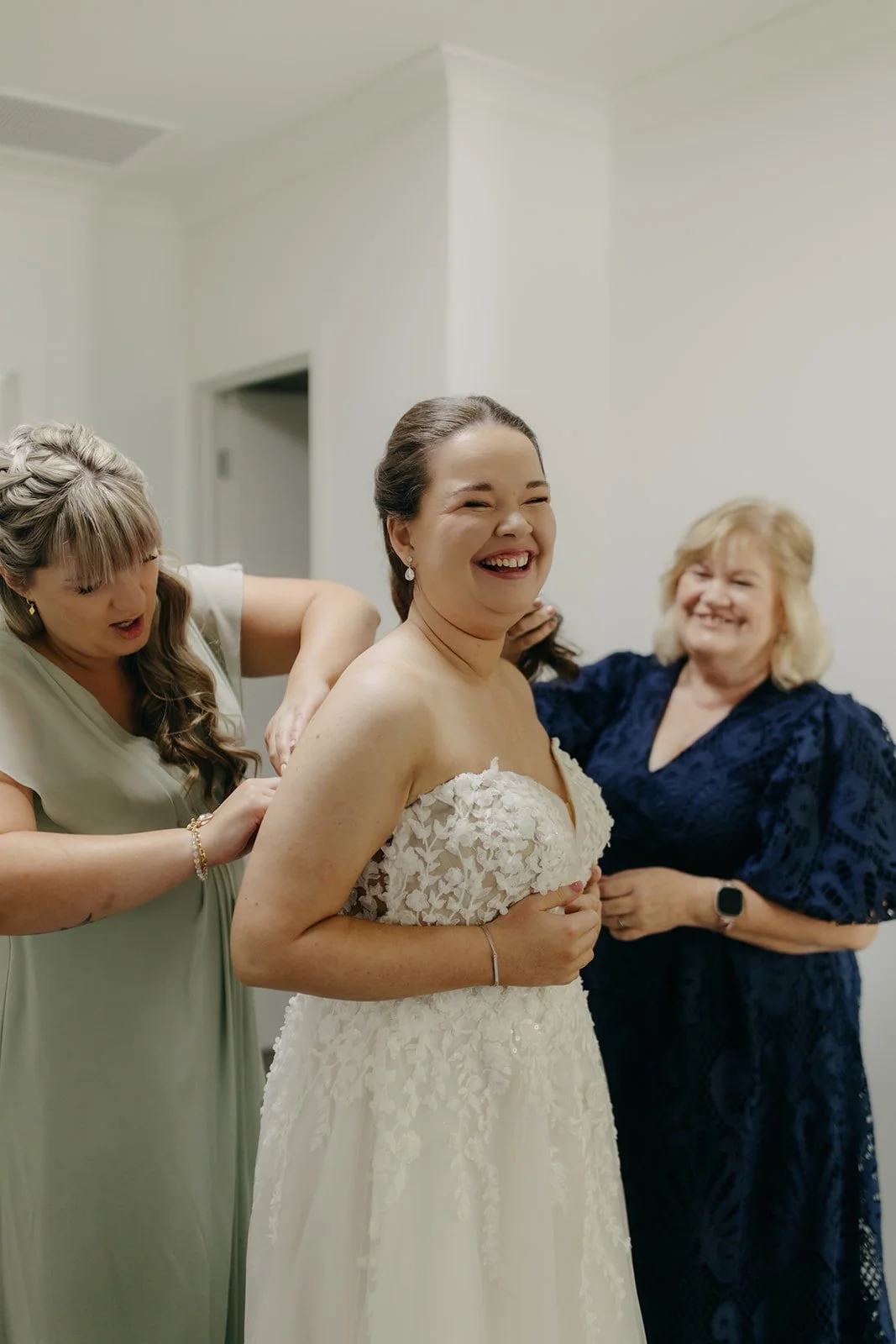 nathan-rachael-collingwood-childrens-farm-wedding-celebrant-getting-ready.jpg