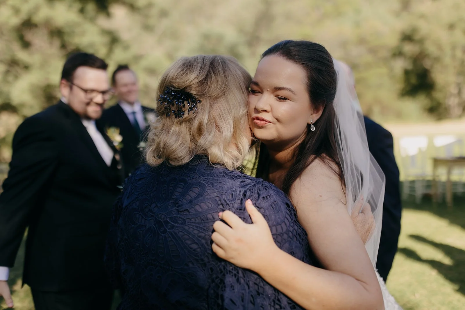 nathan-rachael-collingwood-childrens-farm-wedding-celebrant-kiss.jpg