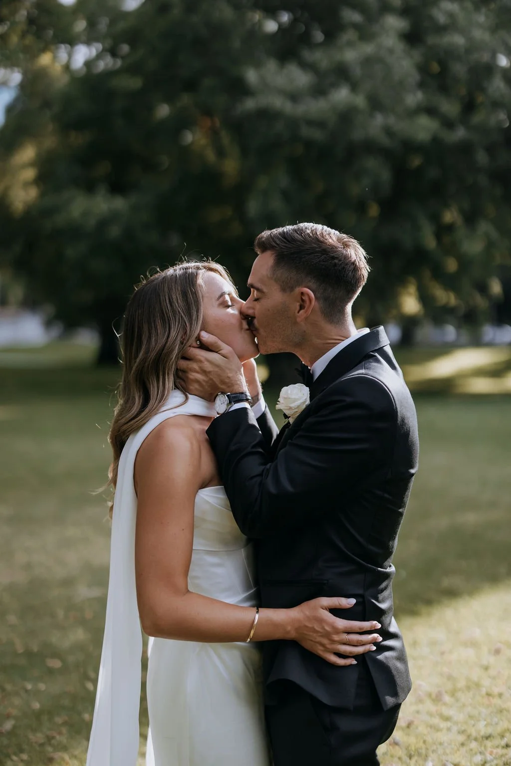Bride and groom kissing at Fitzroy Gardens