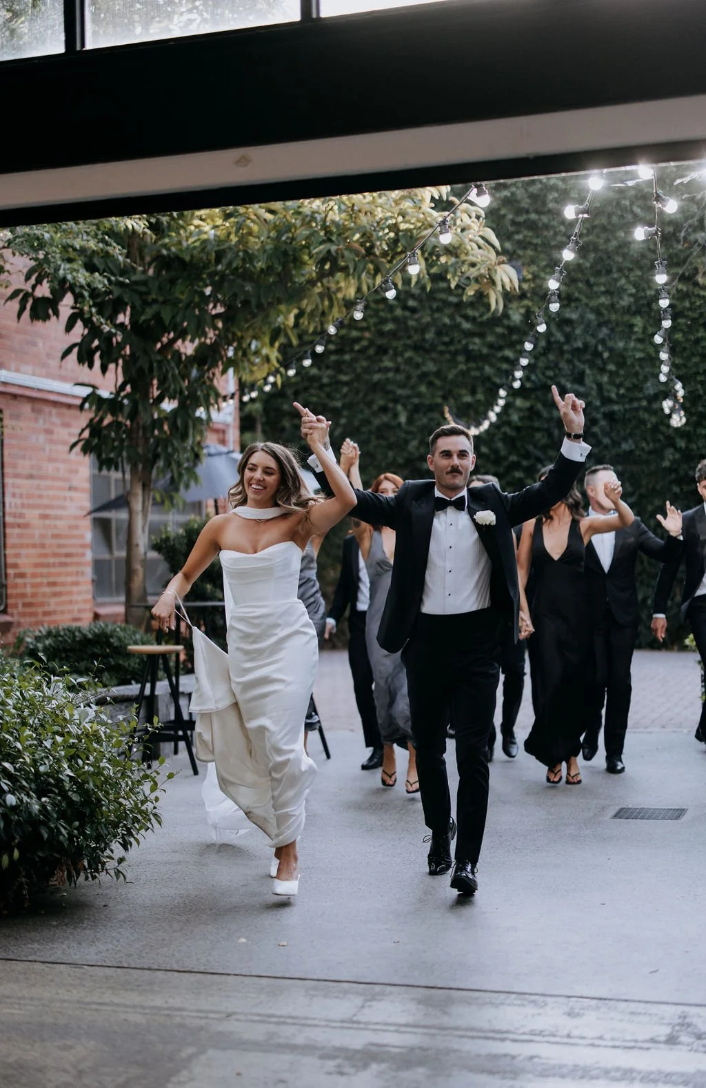 Bride and groom arriving at the Butler Lane wedding venue"