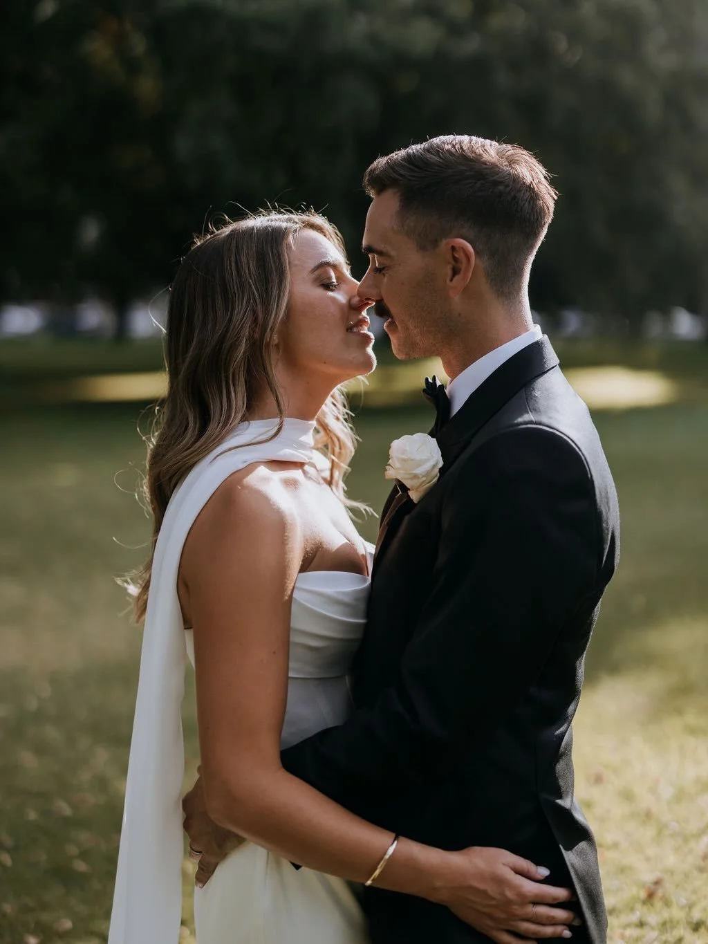Hannah and Sam&rsquo;s gorgeous @butler_lane wedding is now up on my website!!!

It was so glorious recalling their beautiful day that they were fortunate enough to spend with their best friends and family. 

Link in my bio ✨

couple / @hannahdenahy 