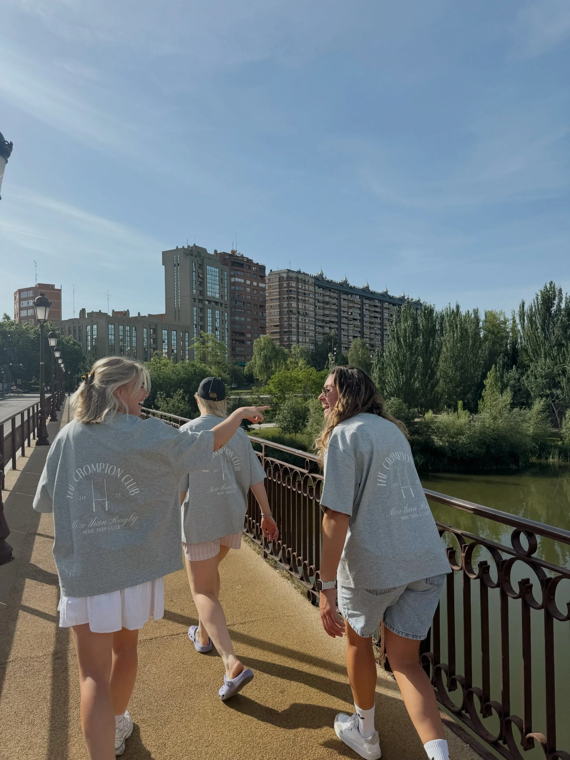 The Crompton Club 📍Valladolid

Taking on the @svnsseries and looking good doing it 😎

Tees available to purchase on the website 🔗