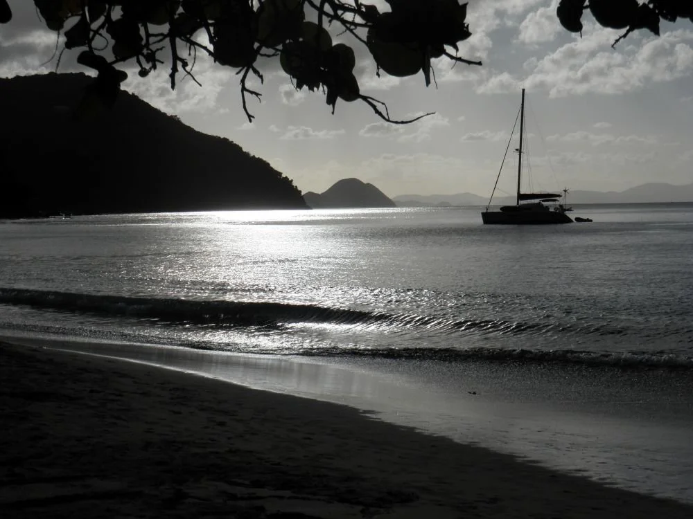 Segelschiff-in-Ufernaehe.jpg