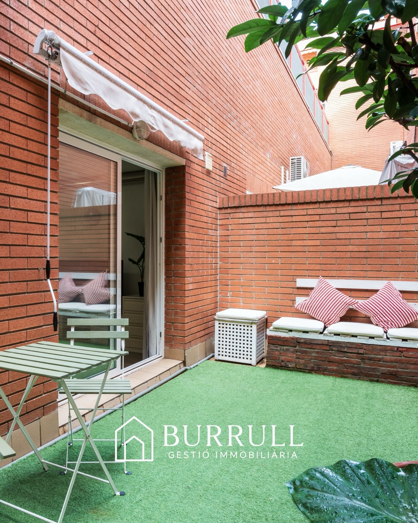 VENTA

Piso en venta en Plaza de Llu&iacute;s Companys
Centre, Sant Joan Desp&iacute;
199.000 &euro;

83 m&sup2;
1 hab.
Bajo exterior sin ascensor
Garaje incluido

IDEAL ESTUDIO en Av. Llu&iacute;s Companys - Torreblanca

Estudio de 54 m&sup2; + 19,5