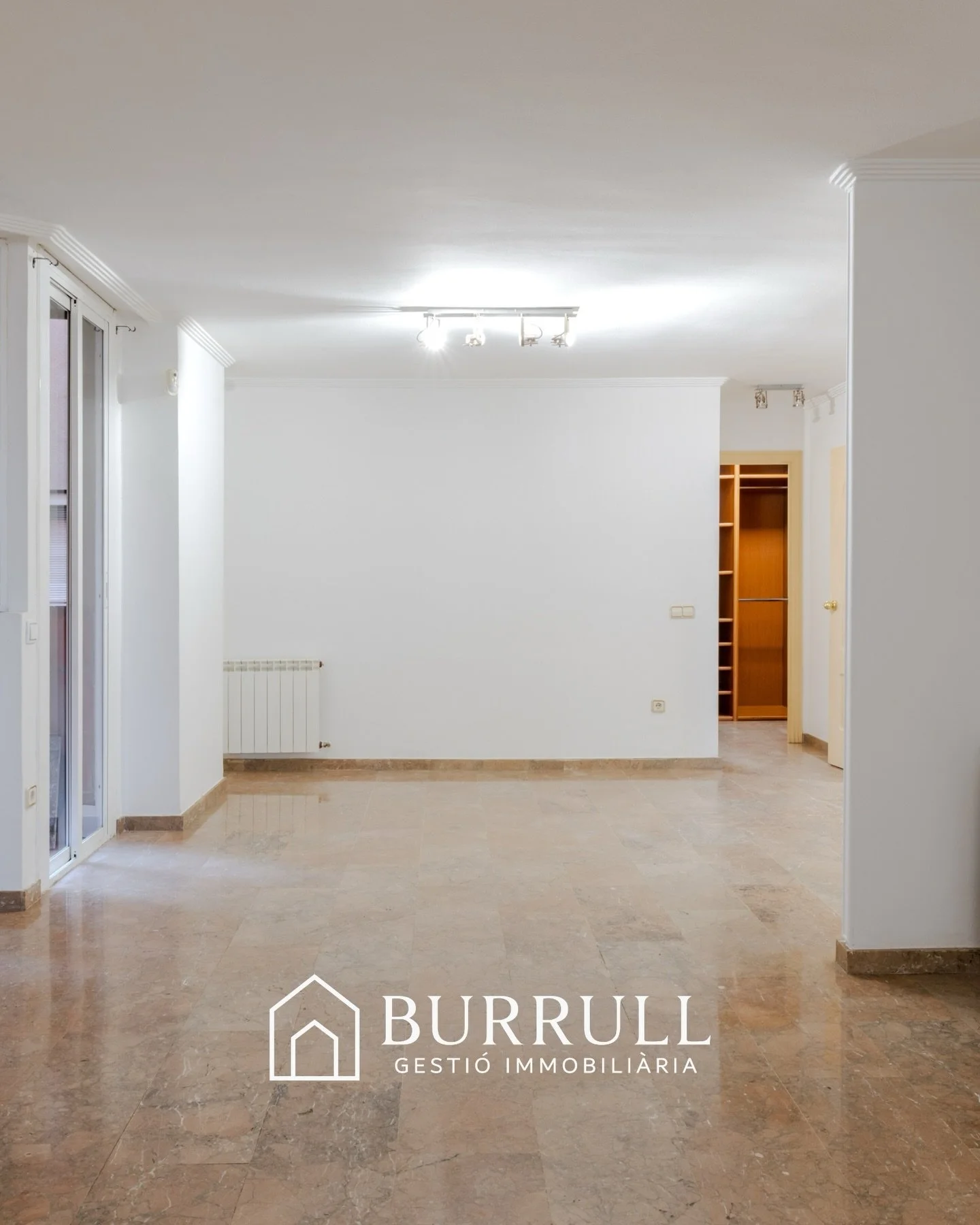 ALQUILER

Alquiler de piso WALDEN, en Carretera Reial, 106
Centre, Sant Just Desvern 
1.404 &euro;/mes

100 m&sup2;
2 hab.
Planta 6&ordf; exterior con ascensor
Garaje incluido

ALQUILER &middot; EDIFICIO WALDEN 7
D&uacute;plex amplio, luminoso y sin 
