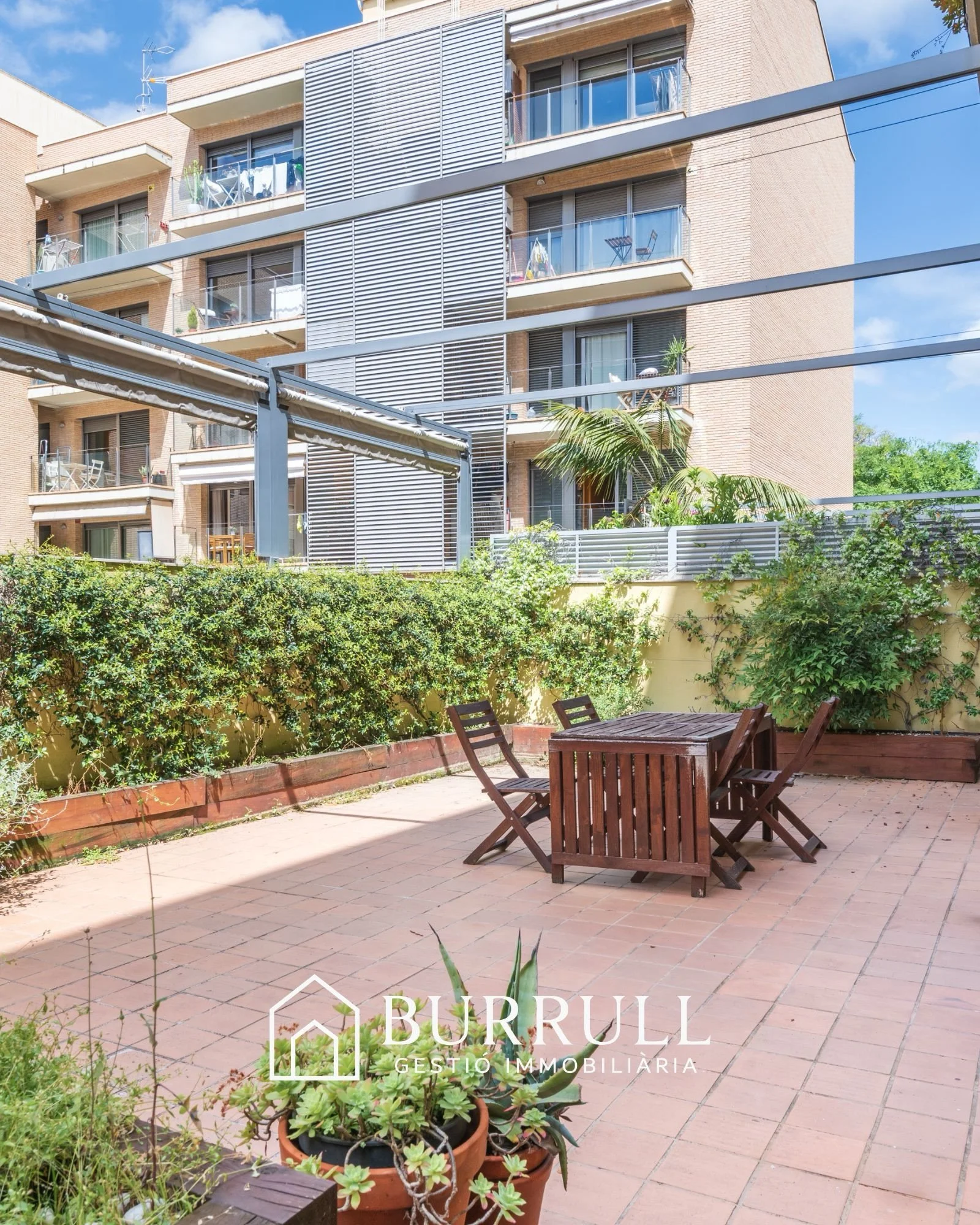 ✨ LLOGUER al centre de Sant Just Desvern ✨

🏡 Planta baixa de 90 m&sup2;
🛏️ 3 habitacions
🛁 2 banys
🌿 Terrassa privada de 50 m&sup2;

🚗 Pla&ccedil;a de p&agrave;rquing inclosa
📦 Traster
🏢 Finca del 2007 amb ascensor
🛋️ Habitatge sense mobles
