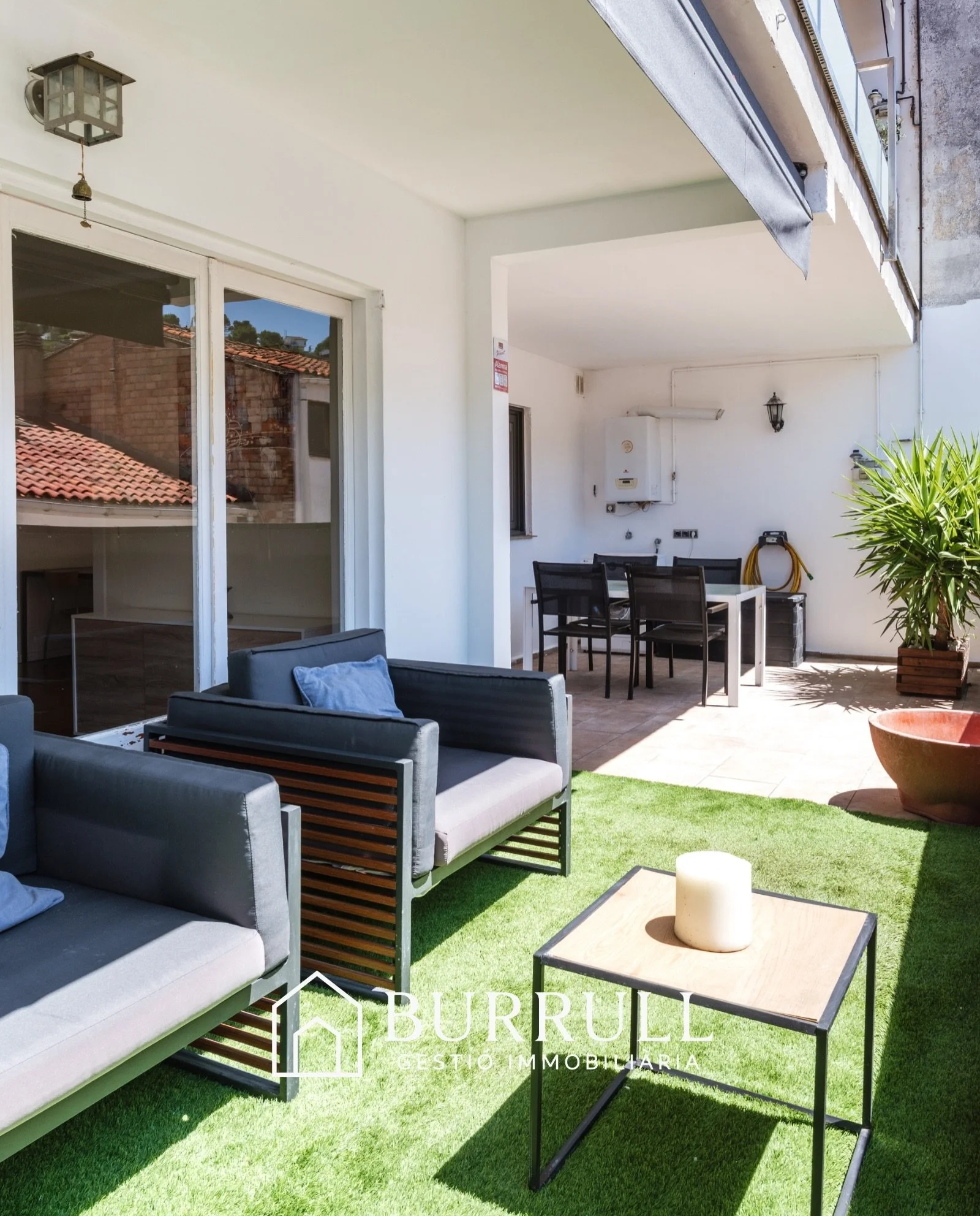 🏡 PIS EN VENDA &ndash; CENTRE DE CORBERA DE LLOBREGAT
✨ 136 m&sup2; de llum i amplitud 
🛏️ 3 habitacions 
🛁 2 banys complets 
🌿 Terrassa ideal per relaxar-te 
🔧 Reformat i llest per entrar-hi a viure 
🌳 Tranquil&middot;litat i entorn natural 
?