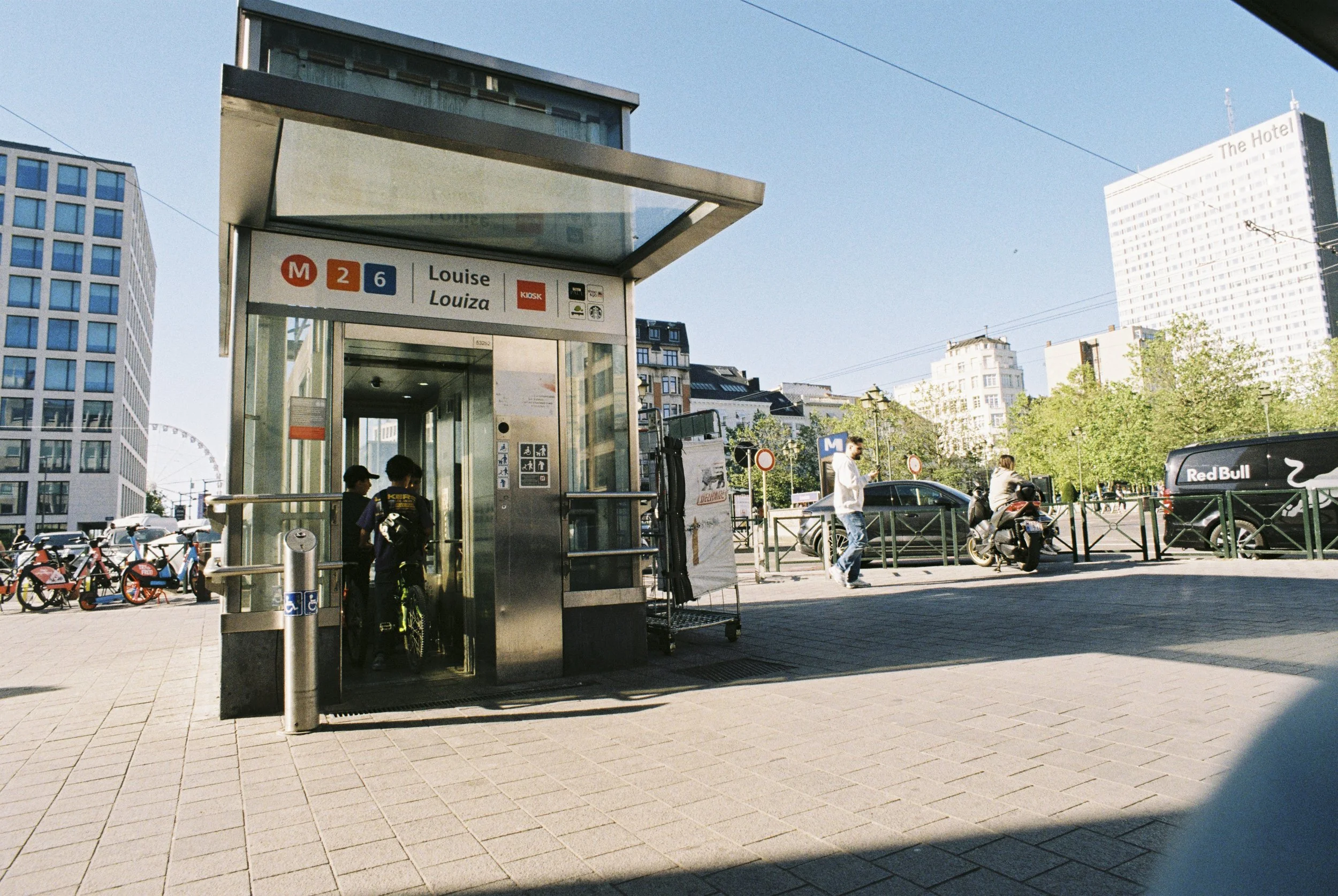 R1-05743-0031.jpg